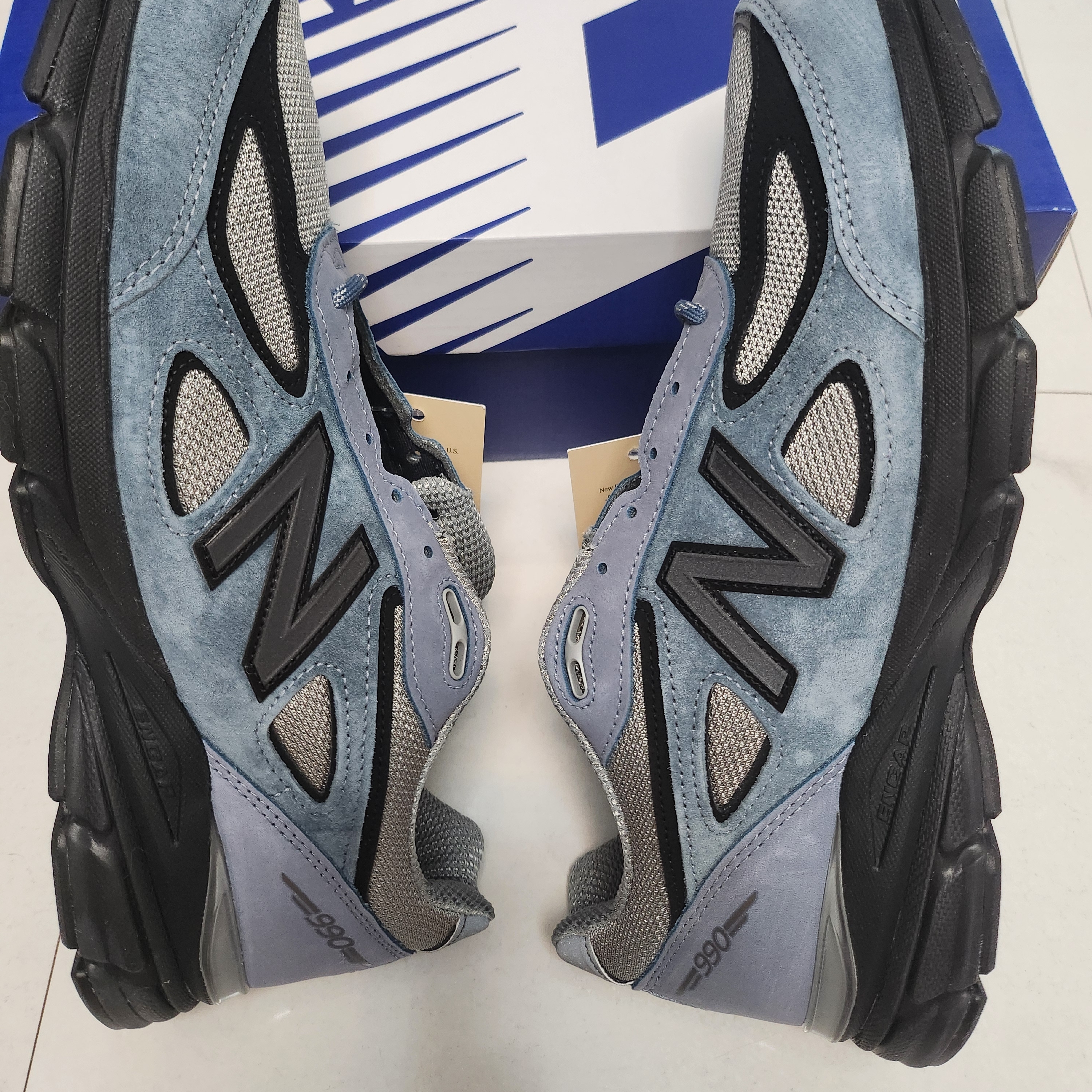 New Balance 990v4 Made in USA Arctic Grey 착용 스타일 - 2