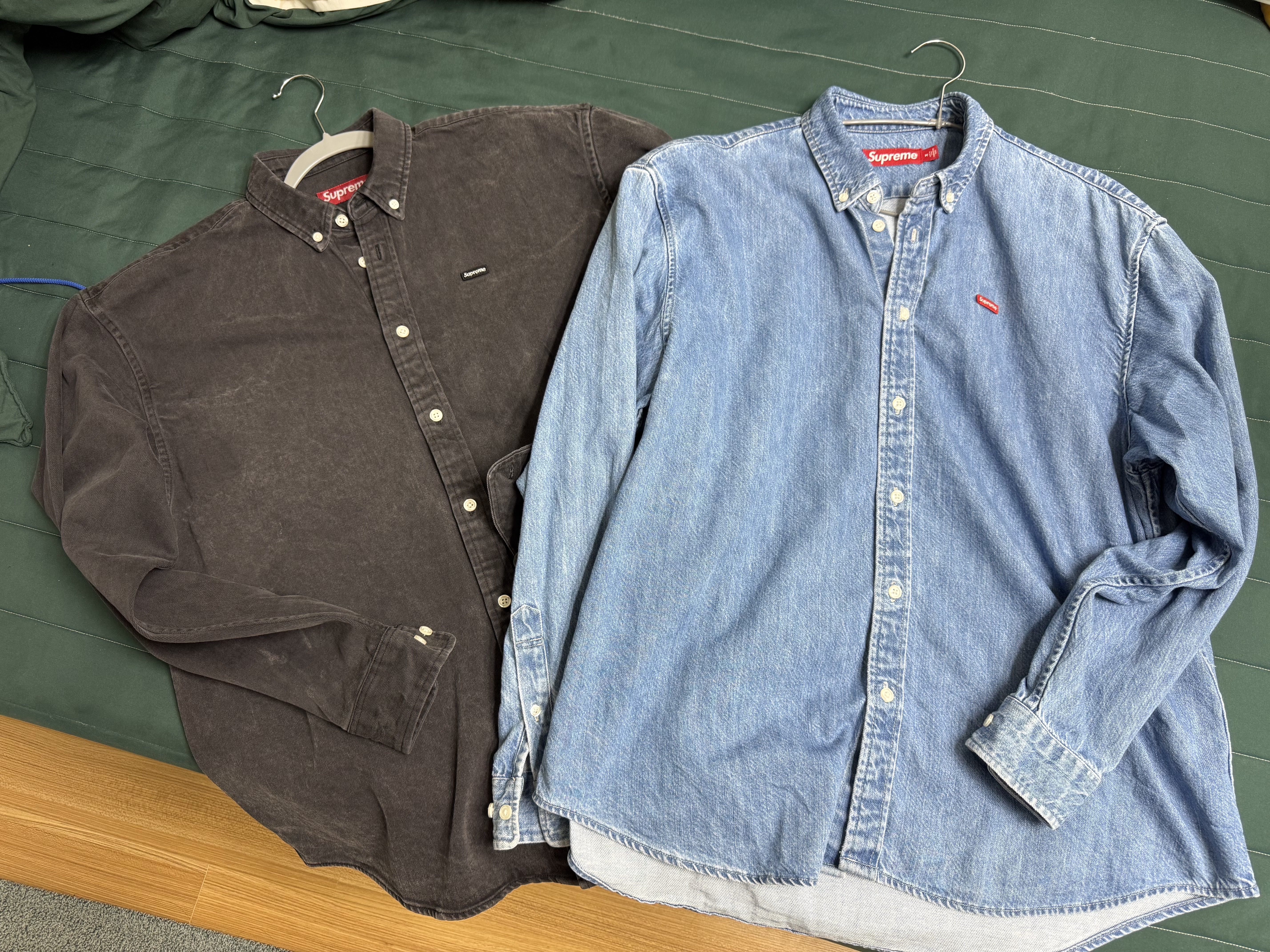 Supreme Small Box Denim Shirt Black - 25SS, Supreme Small Box Denim Shirt Washed Indigo - 25SS 착용 스타일