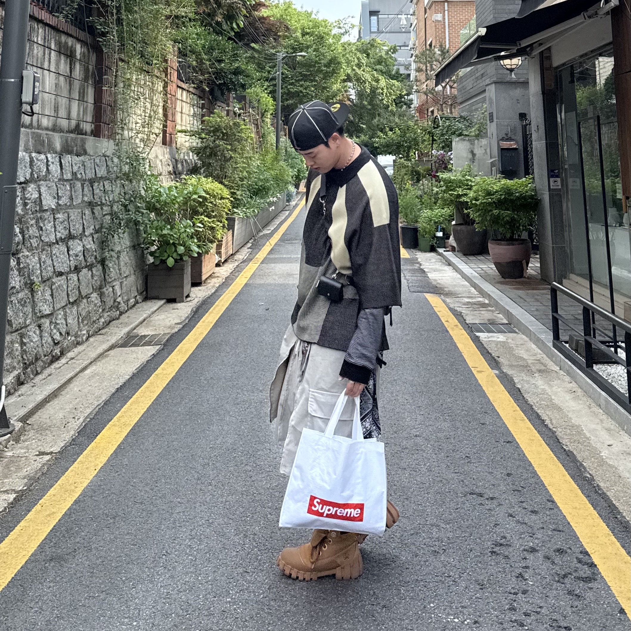 Timberland x Humberto Leon 6 Inch Boot Wheat Nubuck - Medium, Supreme Piping Script Logo New Era Black - 25SS 착용 스타일 - 1