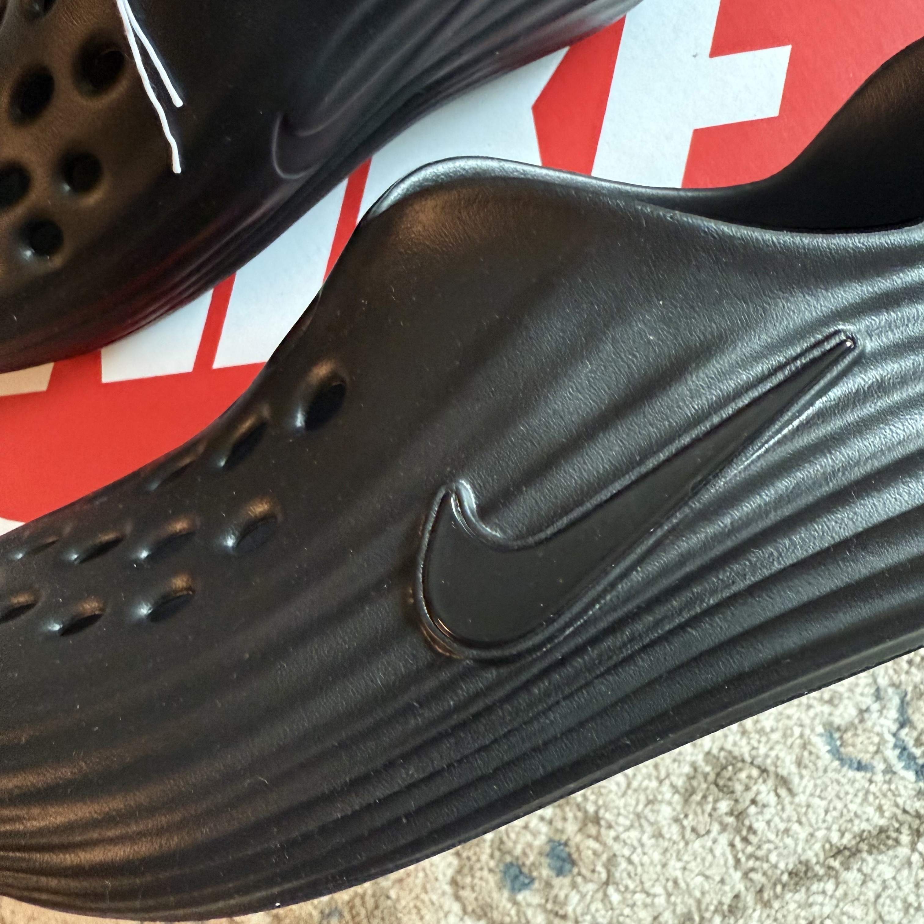 Nike ReactX Rejuven8 Triple Black 착용 스타일 - 3