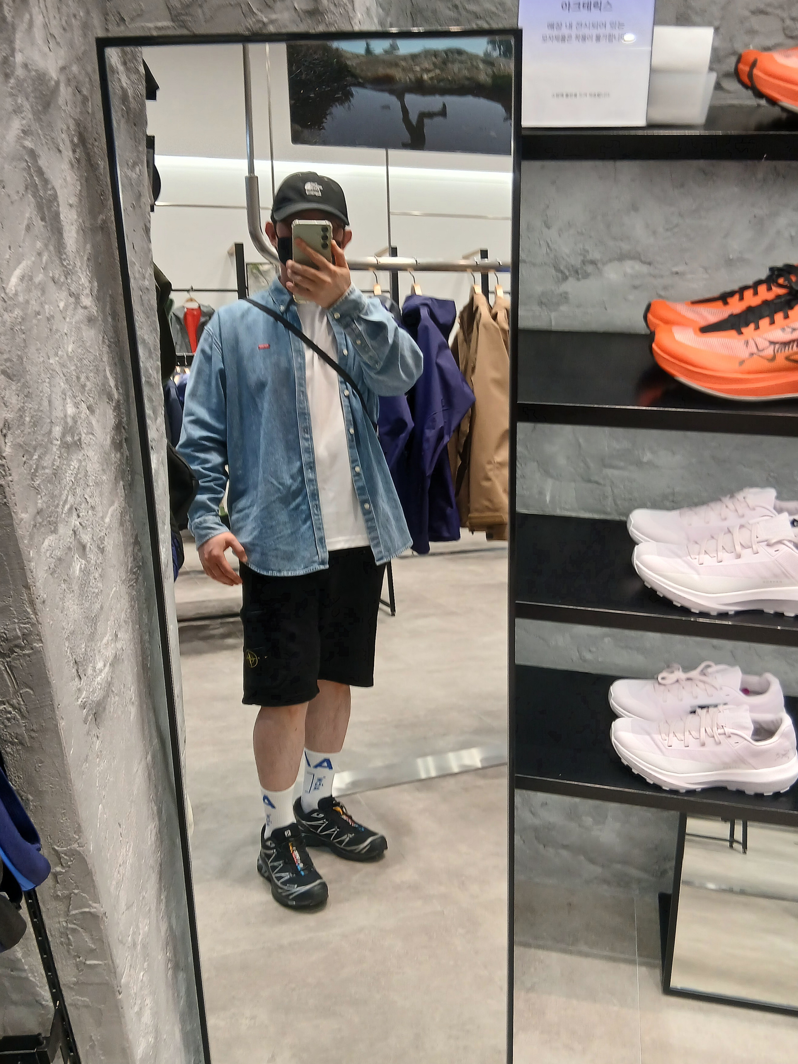 Supreme x The North Face Split 6-Panel Black - 24SS, IAB Studio T-Shirt White Gray 착용 스타일 - 1