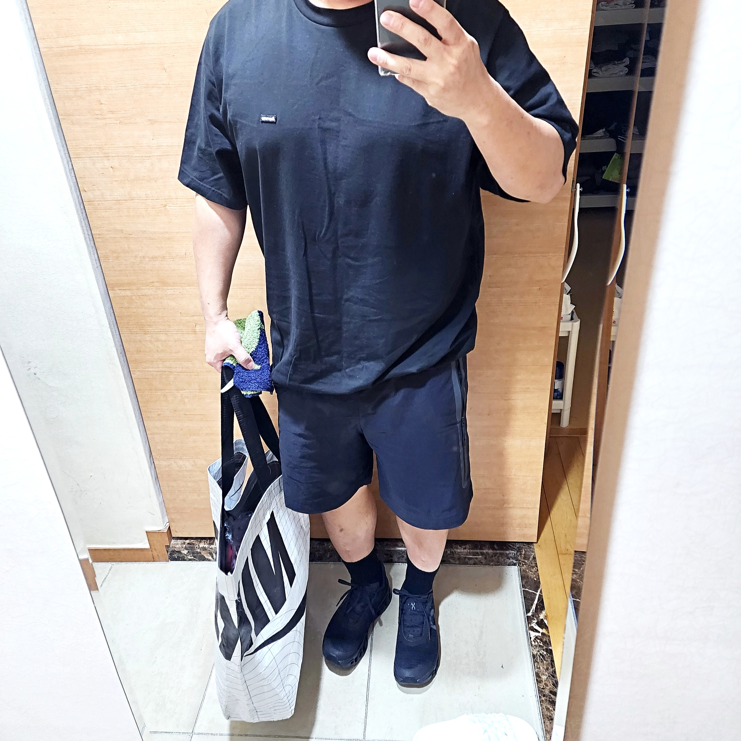 On Running Cloudmonster Void Black, Supreme Small Box T-Shirt Black - 25SS 착용 스타일