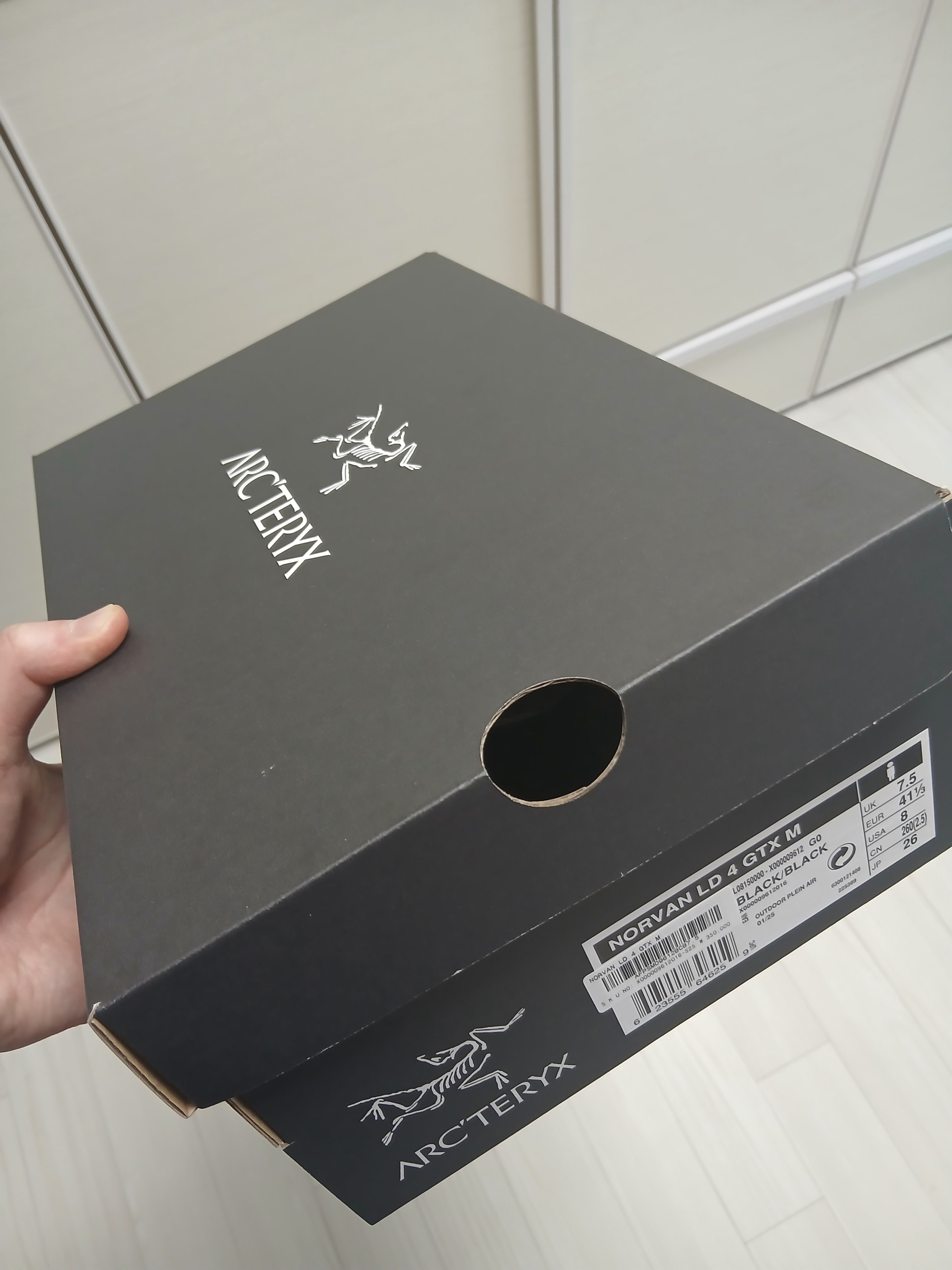 Arc'teryx Norvan Jacket Black, Arc'teryx Norvan Liner 7 Inch Shorts Black 착용 스타일 - 2
