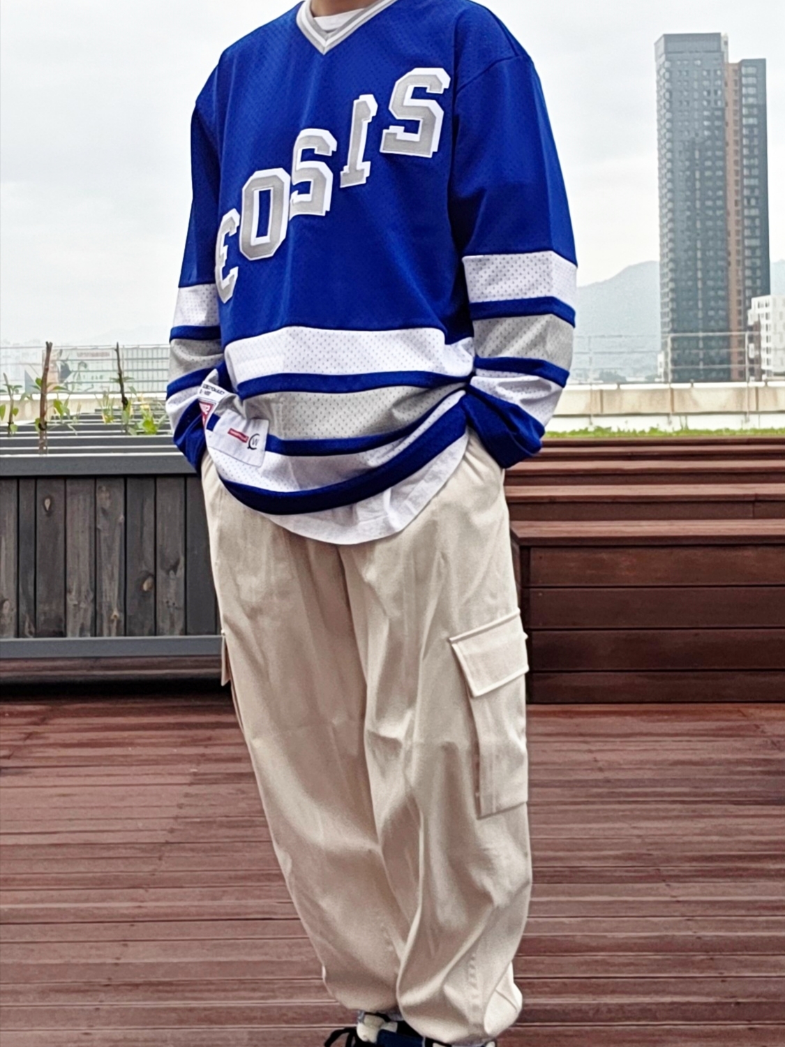 Supreme Money Box Logo New Era White - 22FW, Supreme x WTAPS Mitchell & Ness Hockey Jersey Blue - 21FW 착용 스타일 - 5