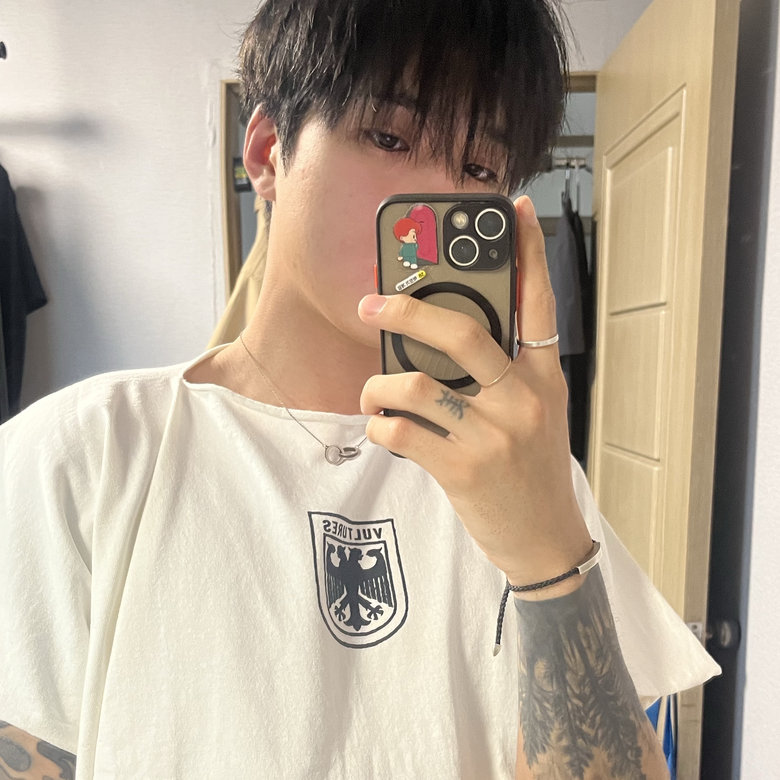 Yeezy Vultures Box T-Shirt White (Vultures Listening Experience Korea Exclusive) 착용 스타일 - 3