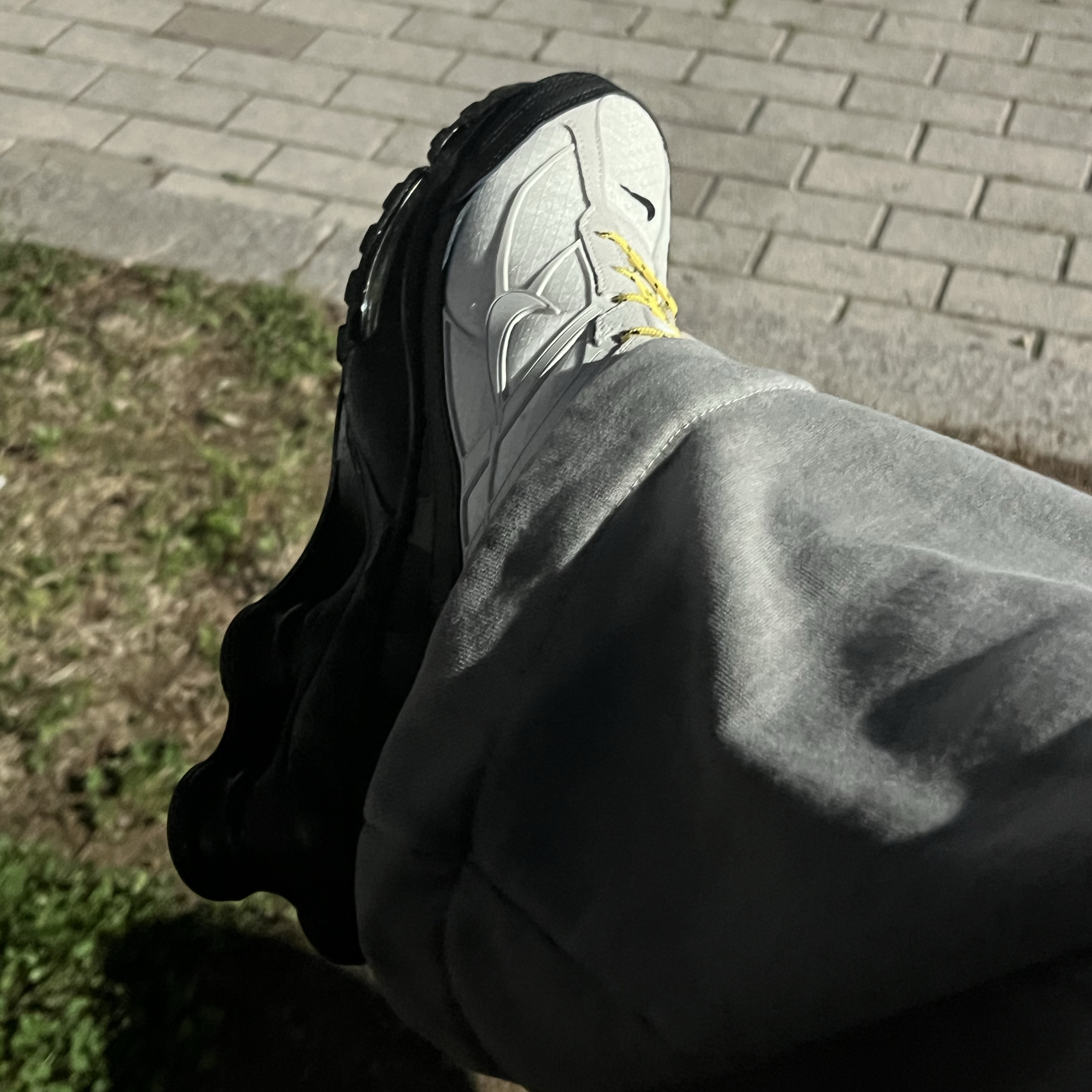 Nike Shox Ride 2 Black and Phantom 착용 스타일