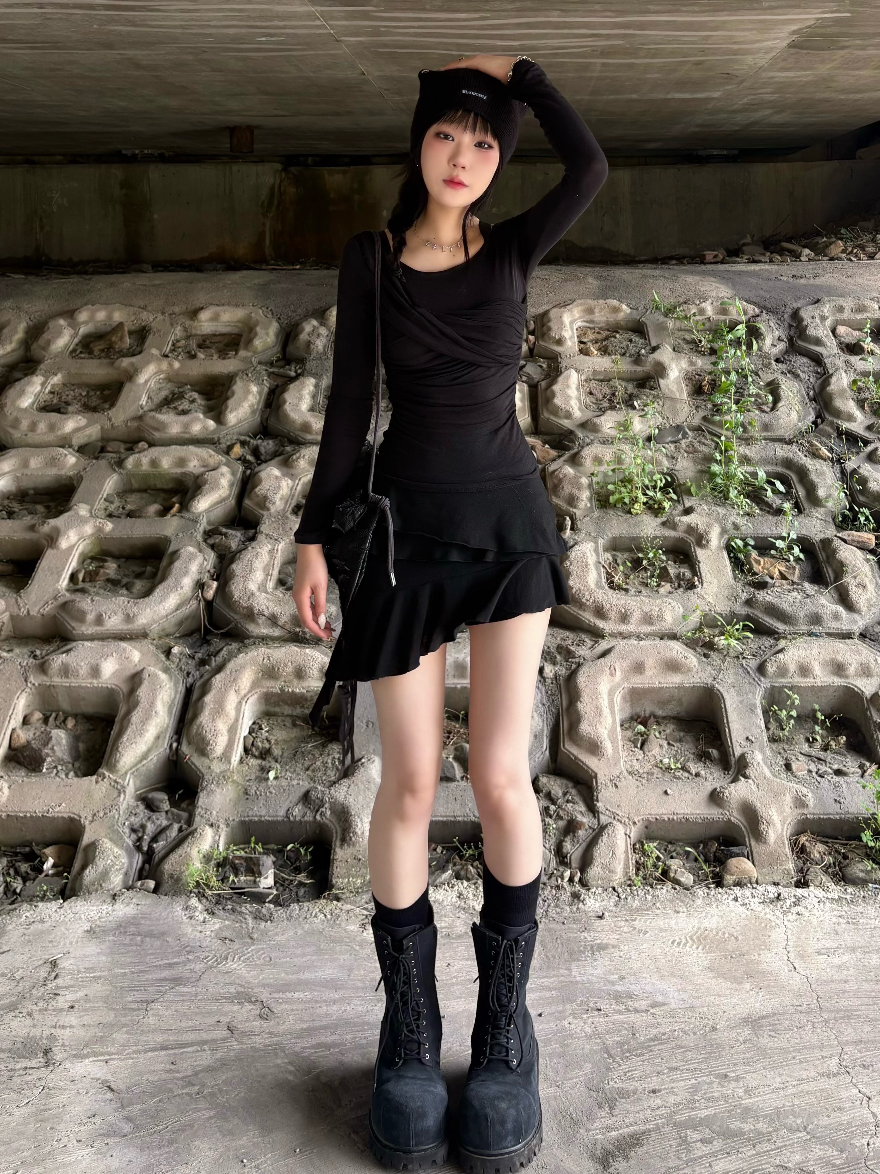 Balenciaga Stomper Bootie Black 착용 스타일 - 2