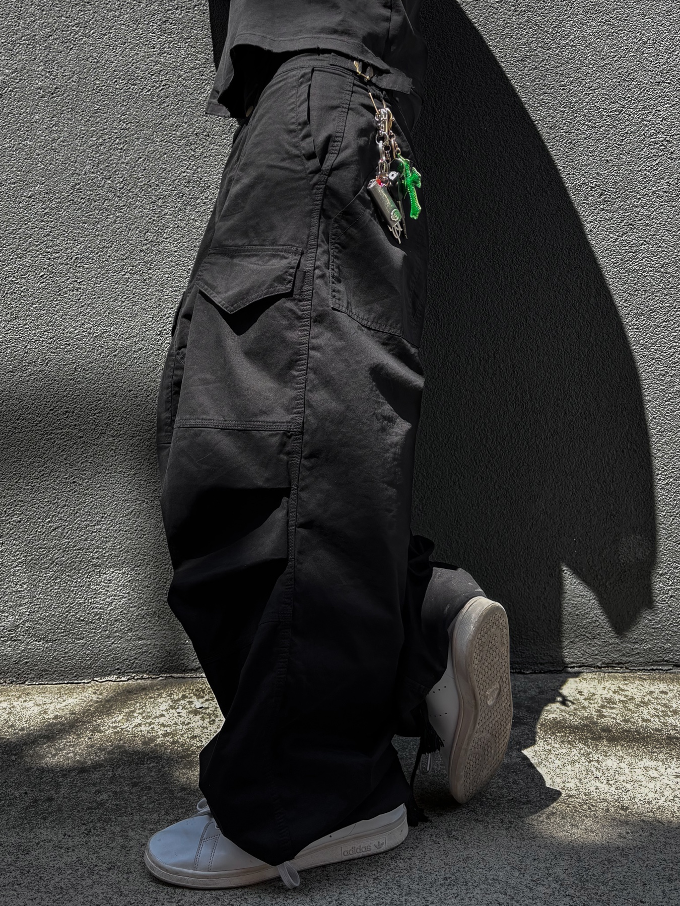 Wapworks Utility 3T Lite Cargo black, Adidas Stan Smith Decon Cloud White Green 착용 스타일 - 2