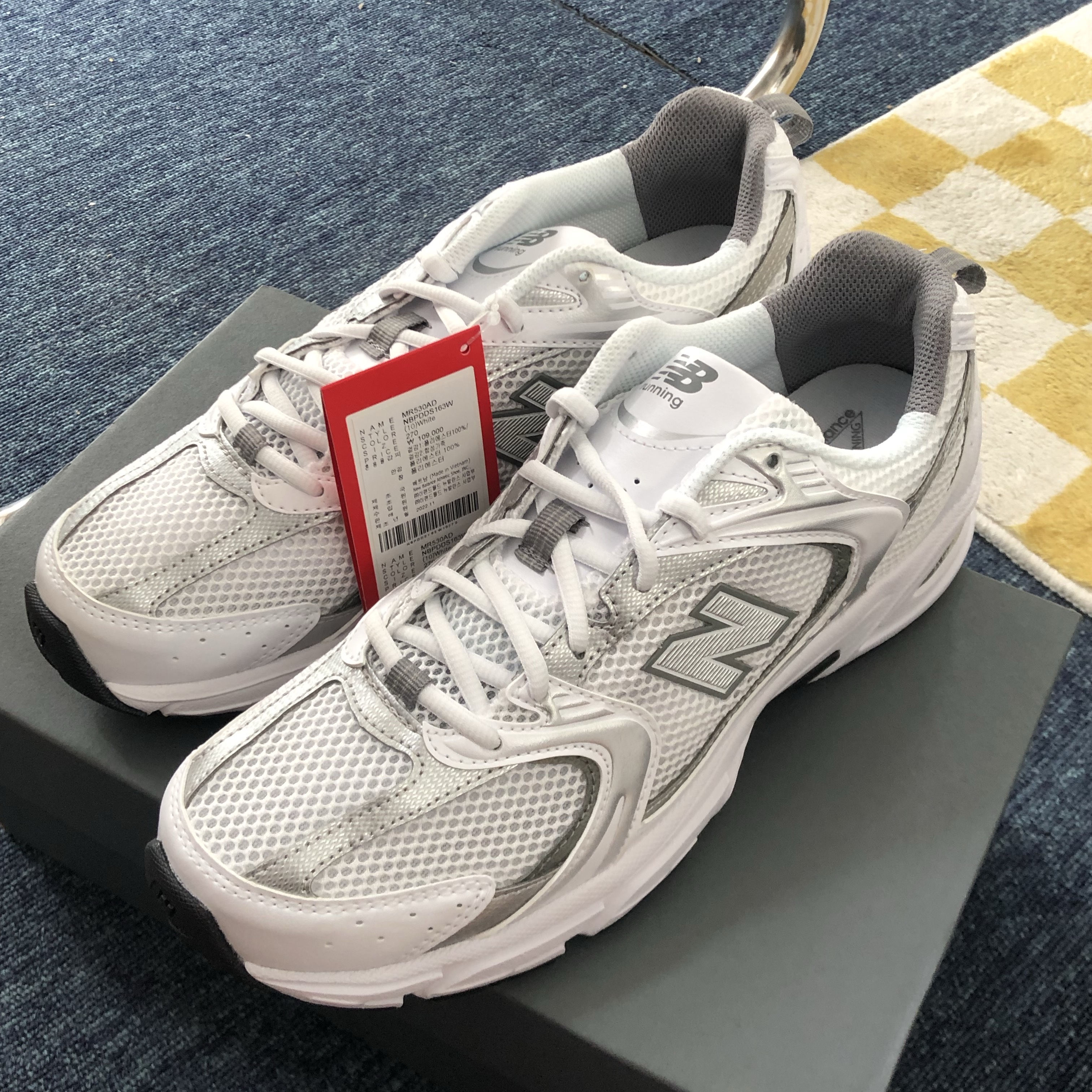 New Balance 530 White Silver 착용 스타일