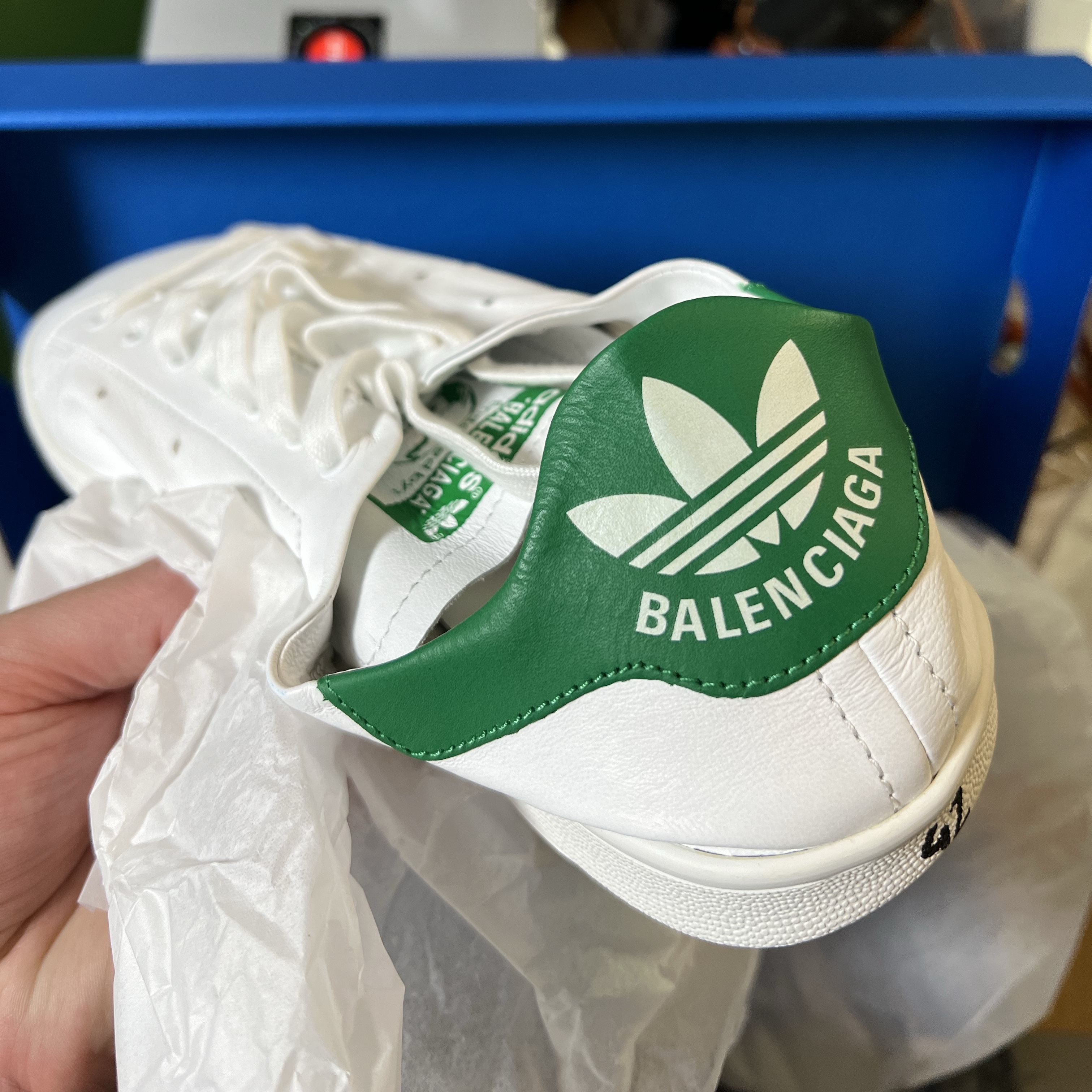 Balenciaga x Adidas Stan Smith Core White Green 착용 스타일 - 2