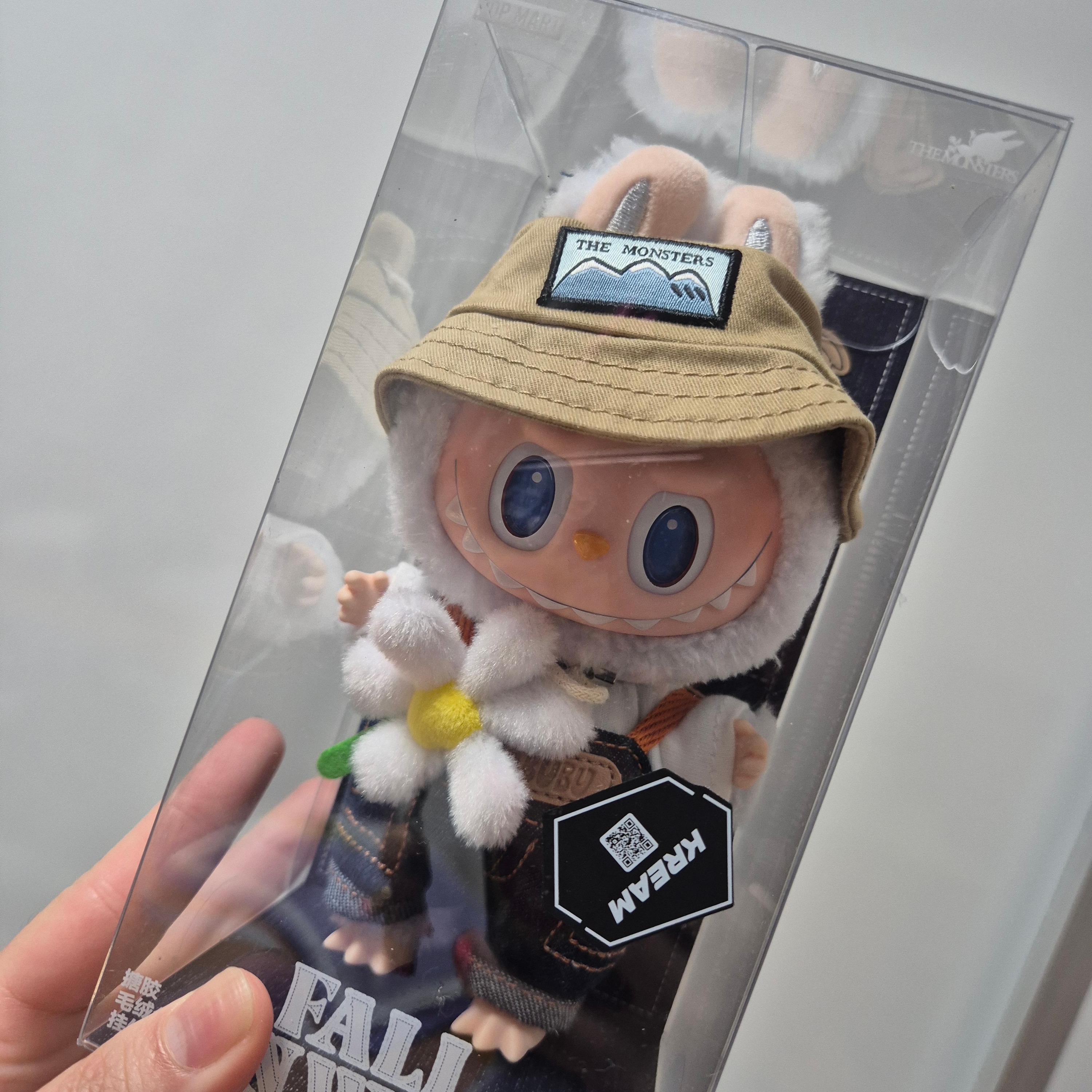 Pop Mart Fall In Wild Labubu Series Toy Keyring 착용 스타일