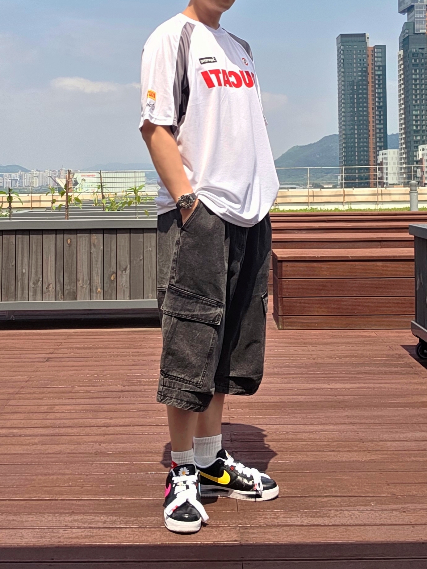 Supreme x Ducati Soccer Jersey White - 24SS, Nike x Peaceminusone Air Force 1 Low Para-Noise 3.0 Black and Multicolor 착용 스타일