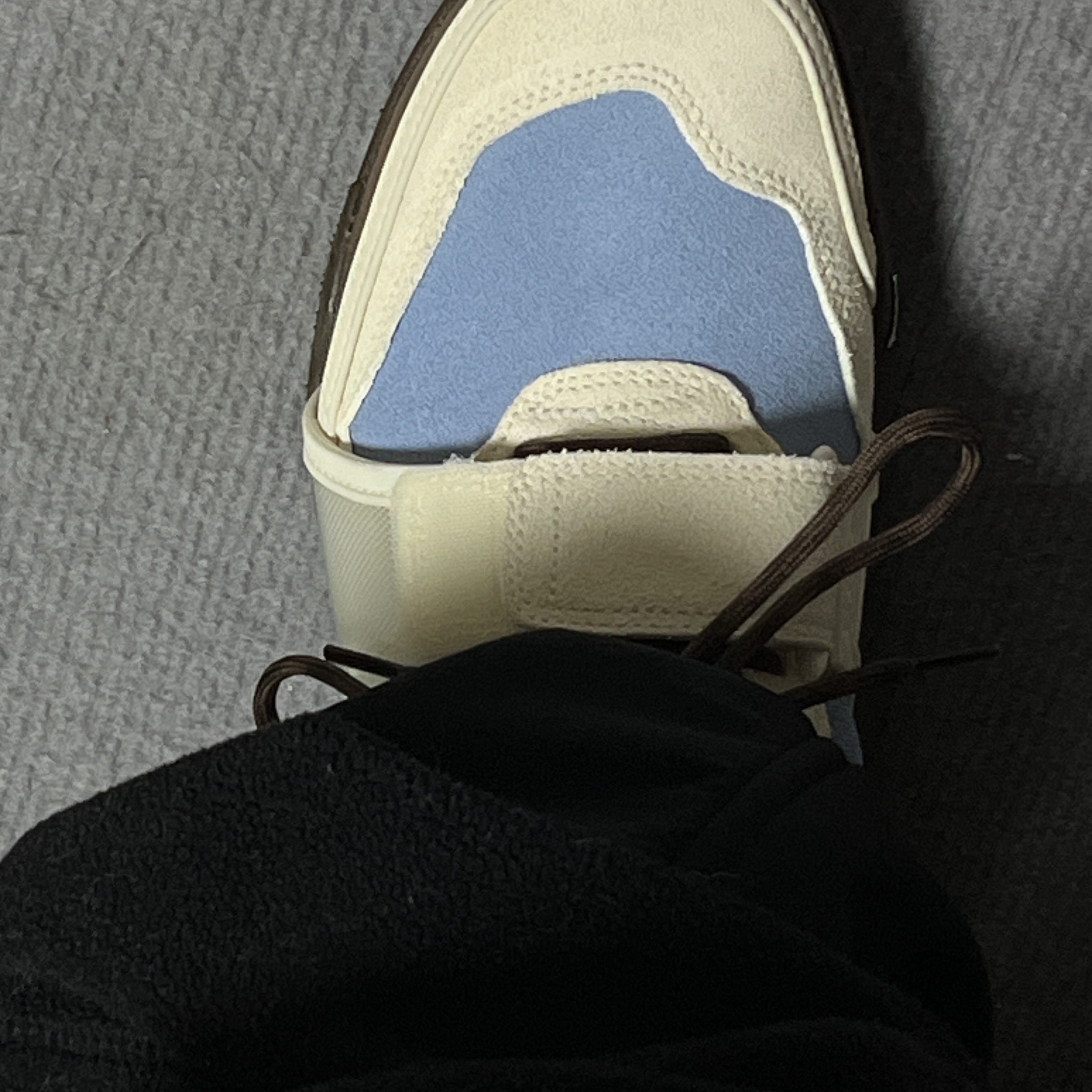 Nike x Travis Scott Zoom Field Jaxx Pale Ivory and Leche Blue 착용 스타일 - 6