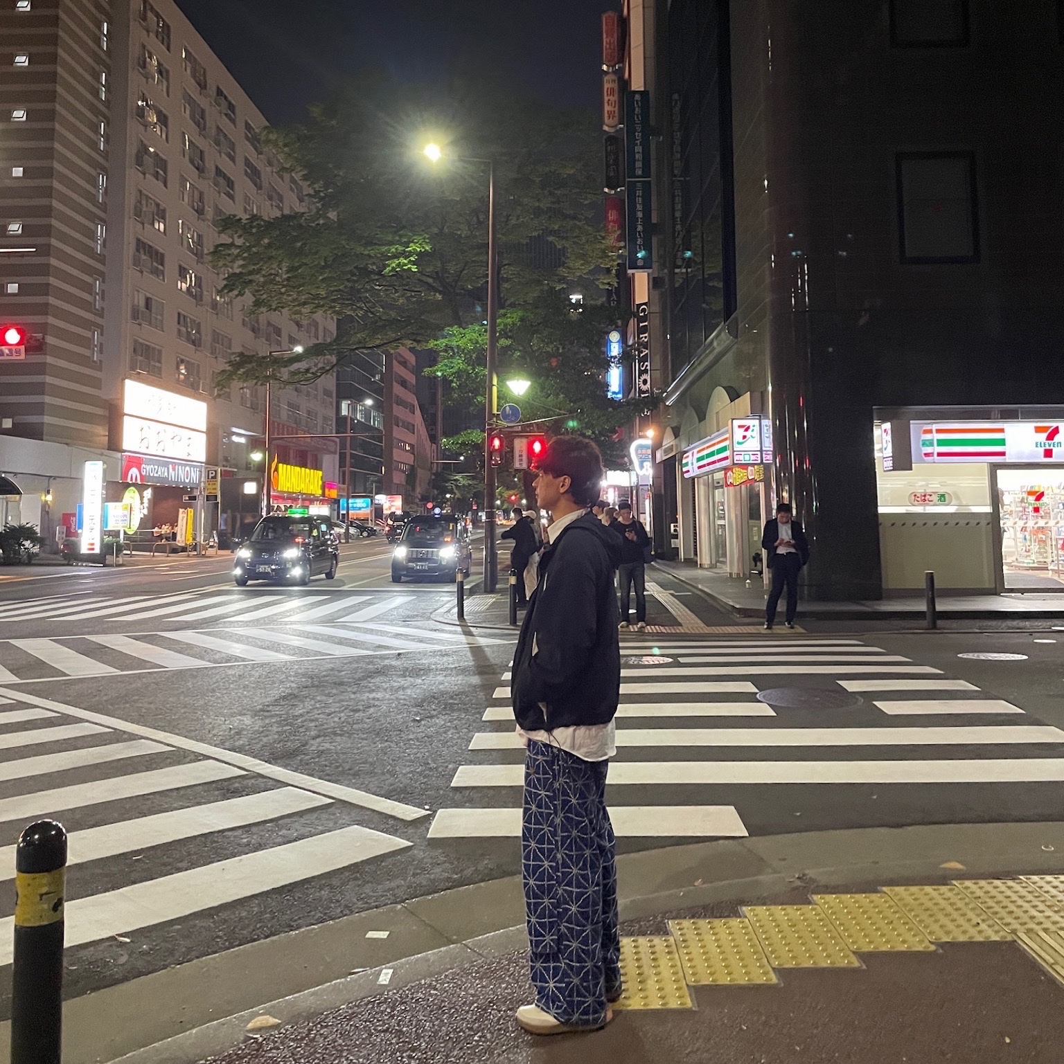 Kapital 8 oz. Denim Folk Dojo Embroidery Easy Pants Indigo, Nike x Tom Sachs General Purpose Shoe Light Cream 착용 스타일 - 1