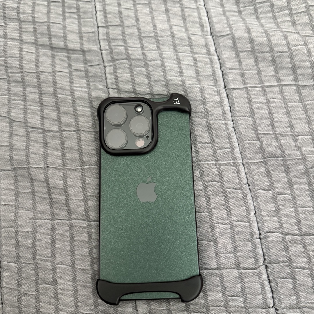 Arc Pulse iPhone 16 Pro Matte Black 착용 스타일