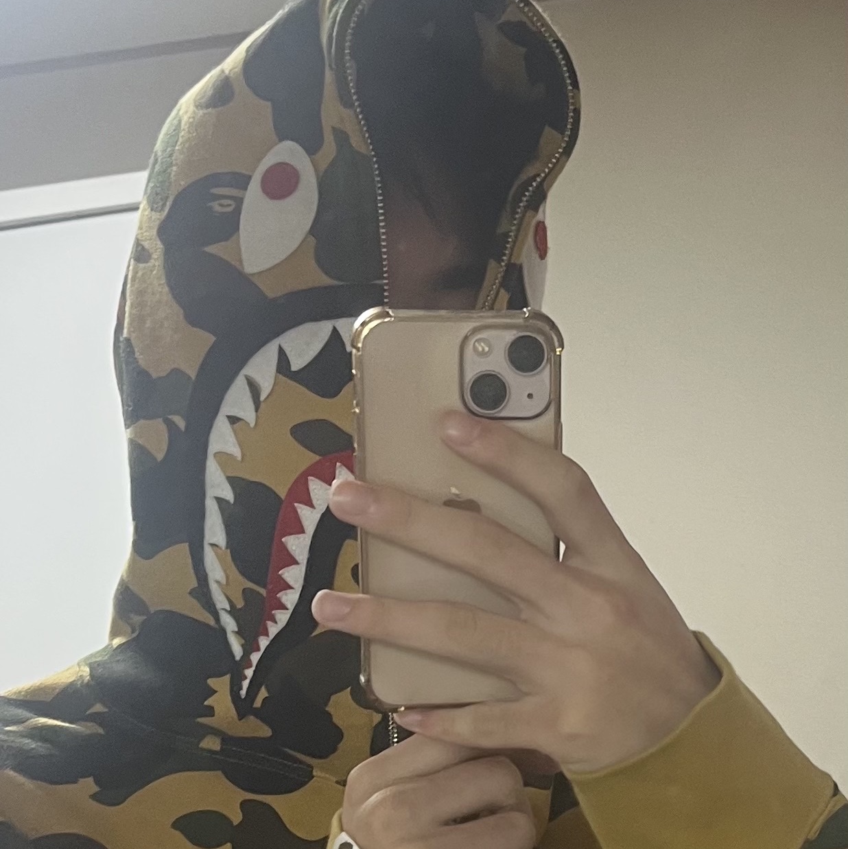 BAPE 1st Camo Shark Full Zip Hoodie Yellow 착용 스타일