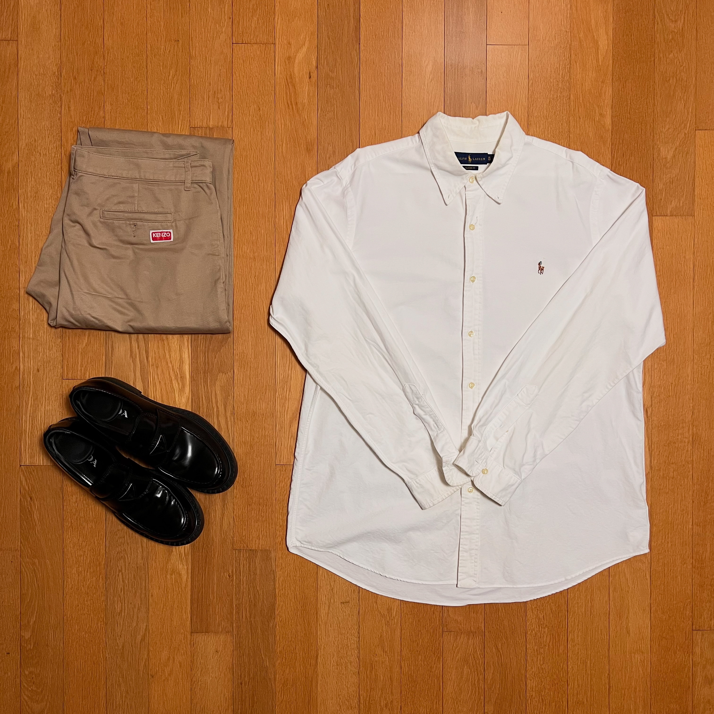 Prada Brushed Leather Loafers Black, [15%적립] Polo Ralph Lauren Custom Fit Oxford Shirt White 착용 스타일