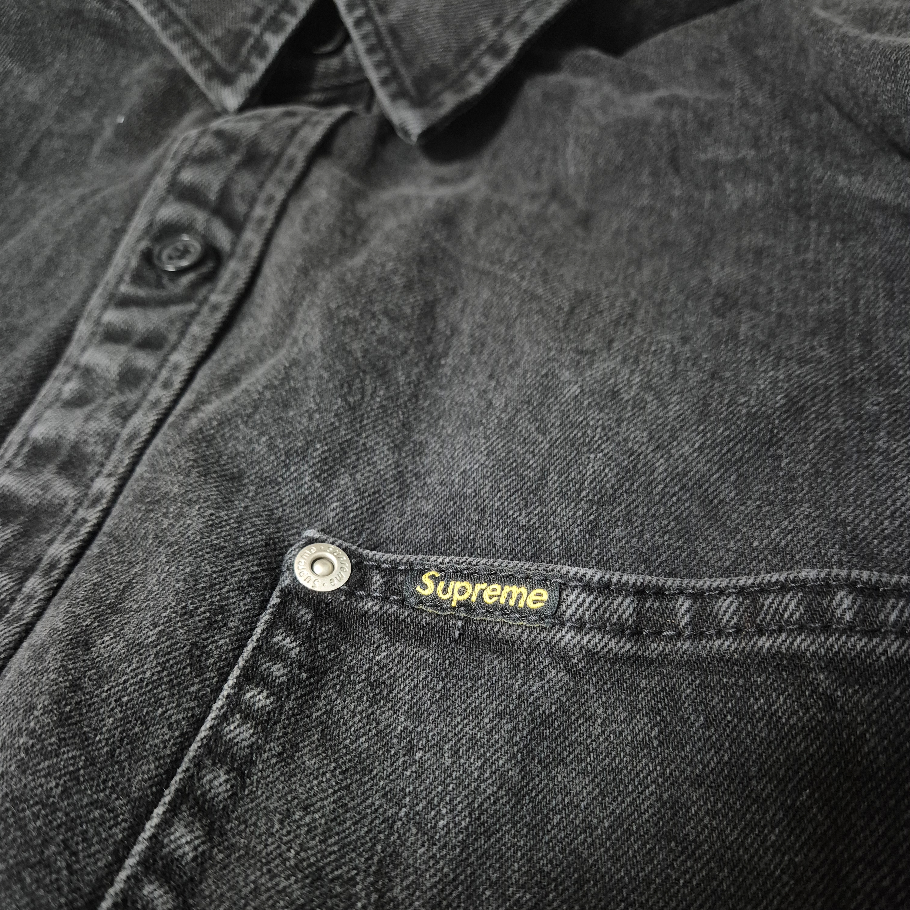 Supreme Loose Fit S/S Denim Painter Shirt Black - 25SS 착용 스타일 - 1