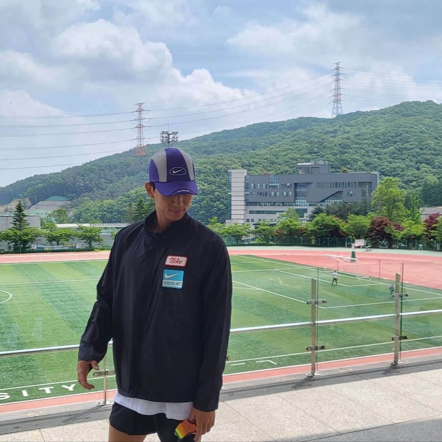 Supreme x Nike Running Hat Purple - 25SS 착용 스타일 - 1