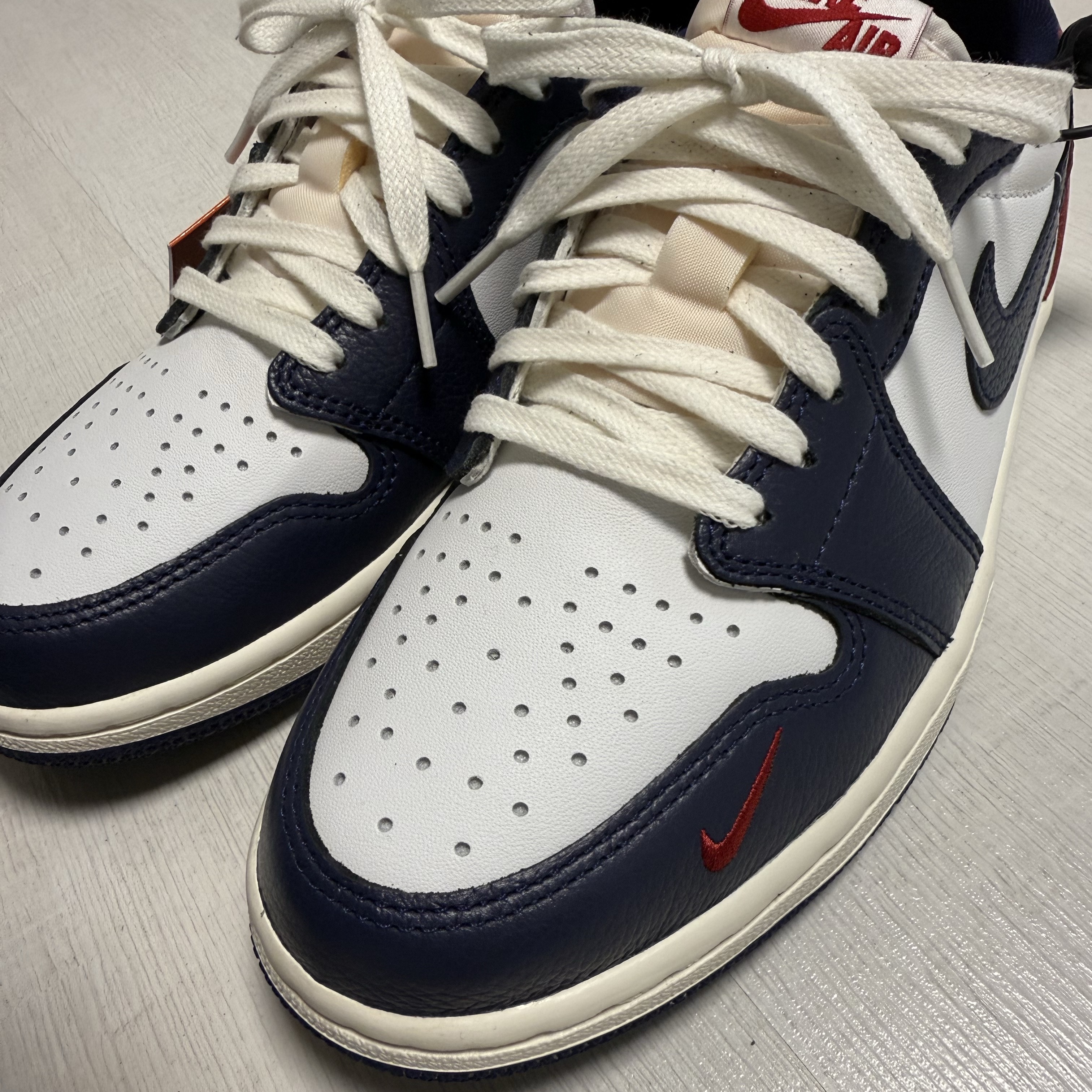 Jordan 1 Retro Low OG Gym Red and Midnight Navy 착용 스타일