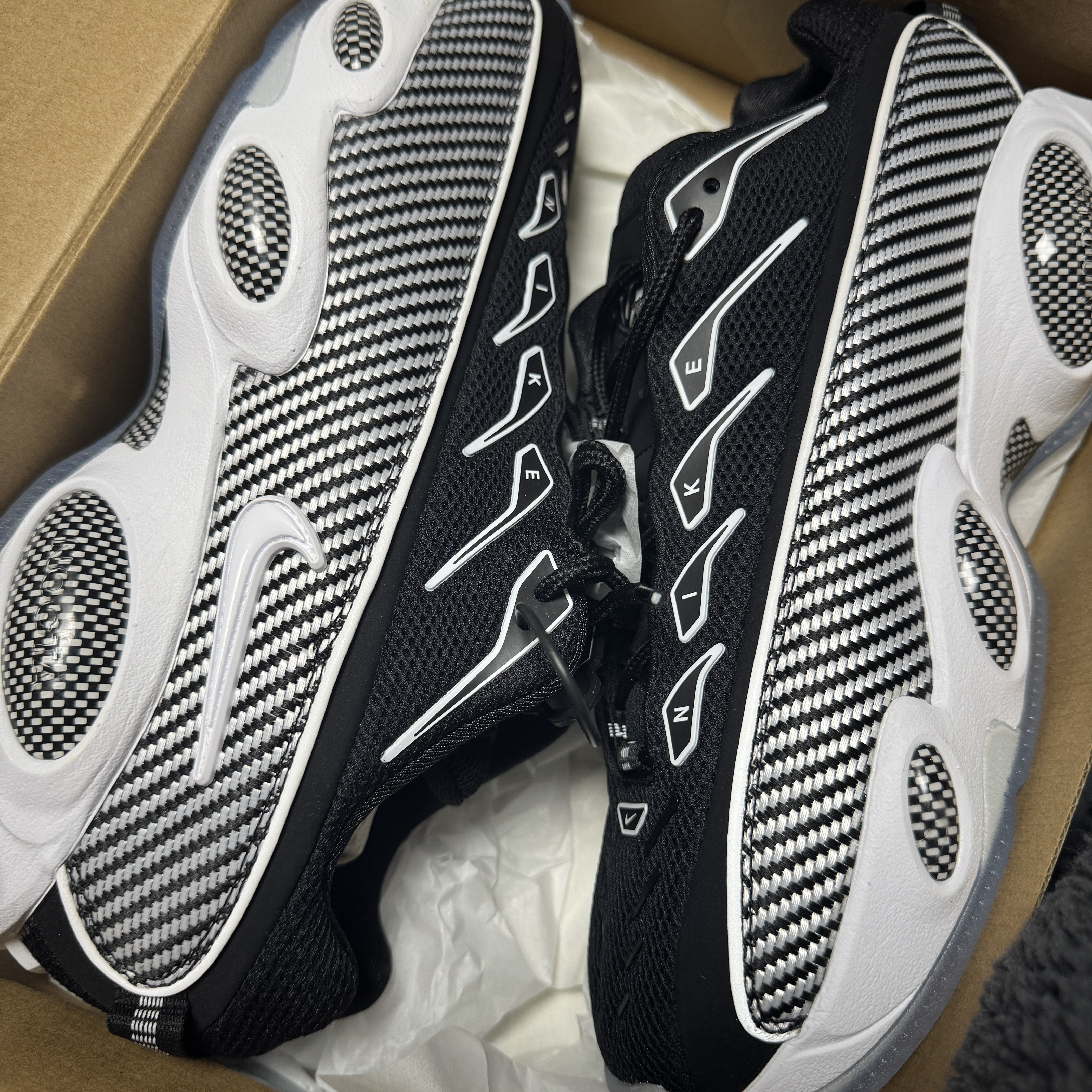 Nike x Drake Nocta Glide Black White Clear 착용 스타일