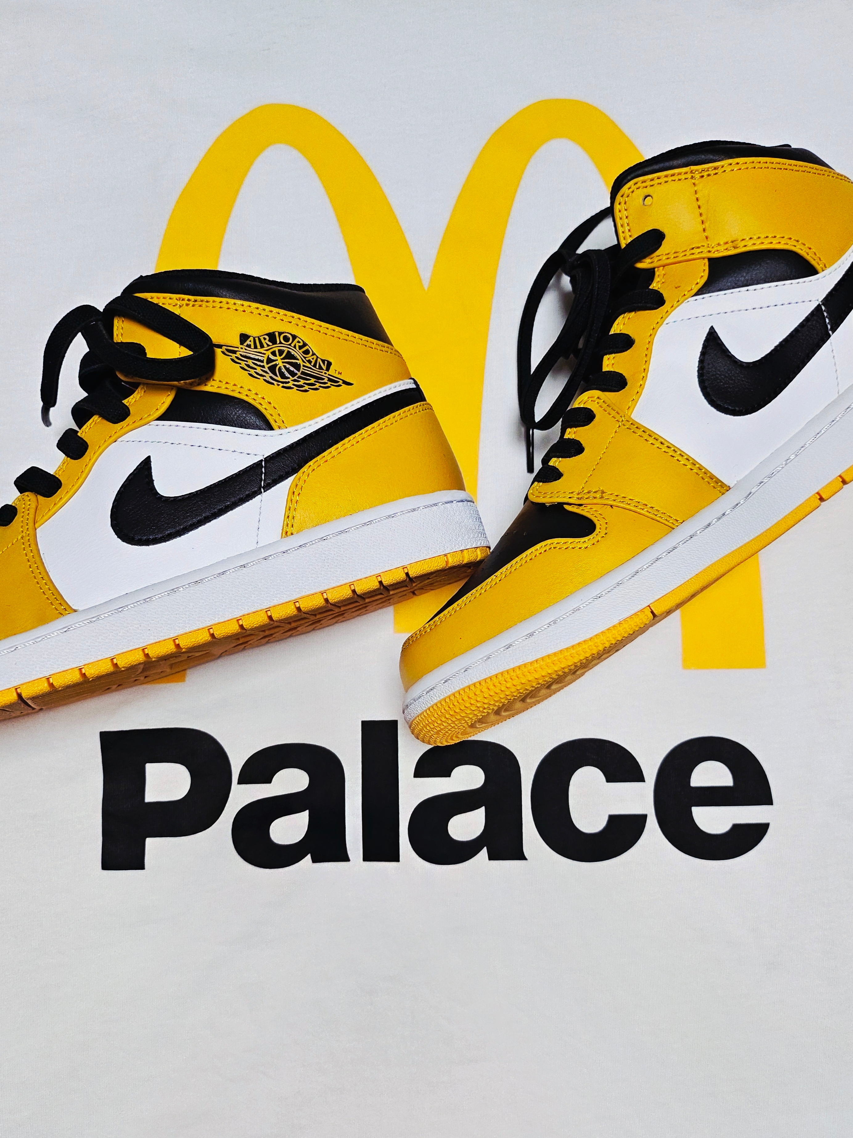 Palace x McDonald's Logo T-Shirt White - 23FW, Jordan 1 Mid Taxi 착용 스타일 - 1