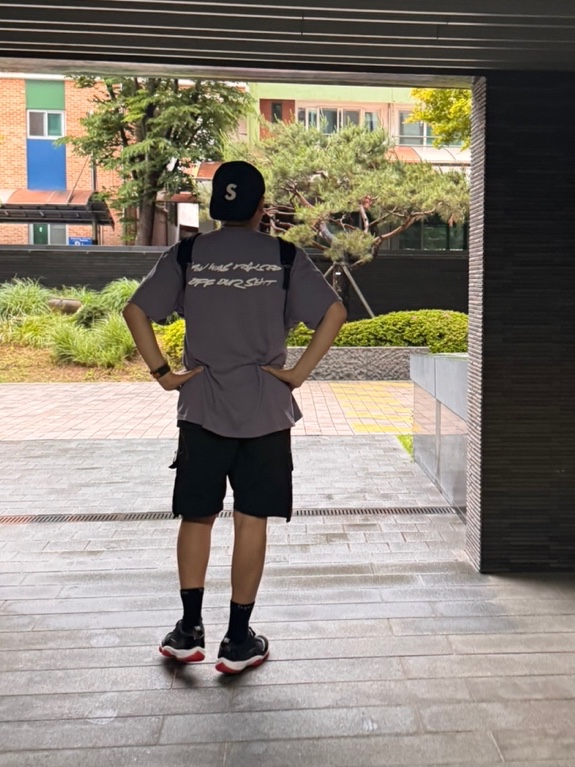 Supreme Hanes Crew Socks Black (4 Pack), Supreme Futura Box Logo T-Shirt Dusty Purple - 24SS 착용 스타일 - 1