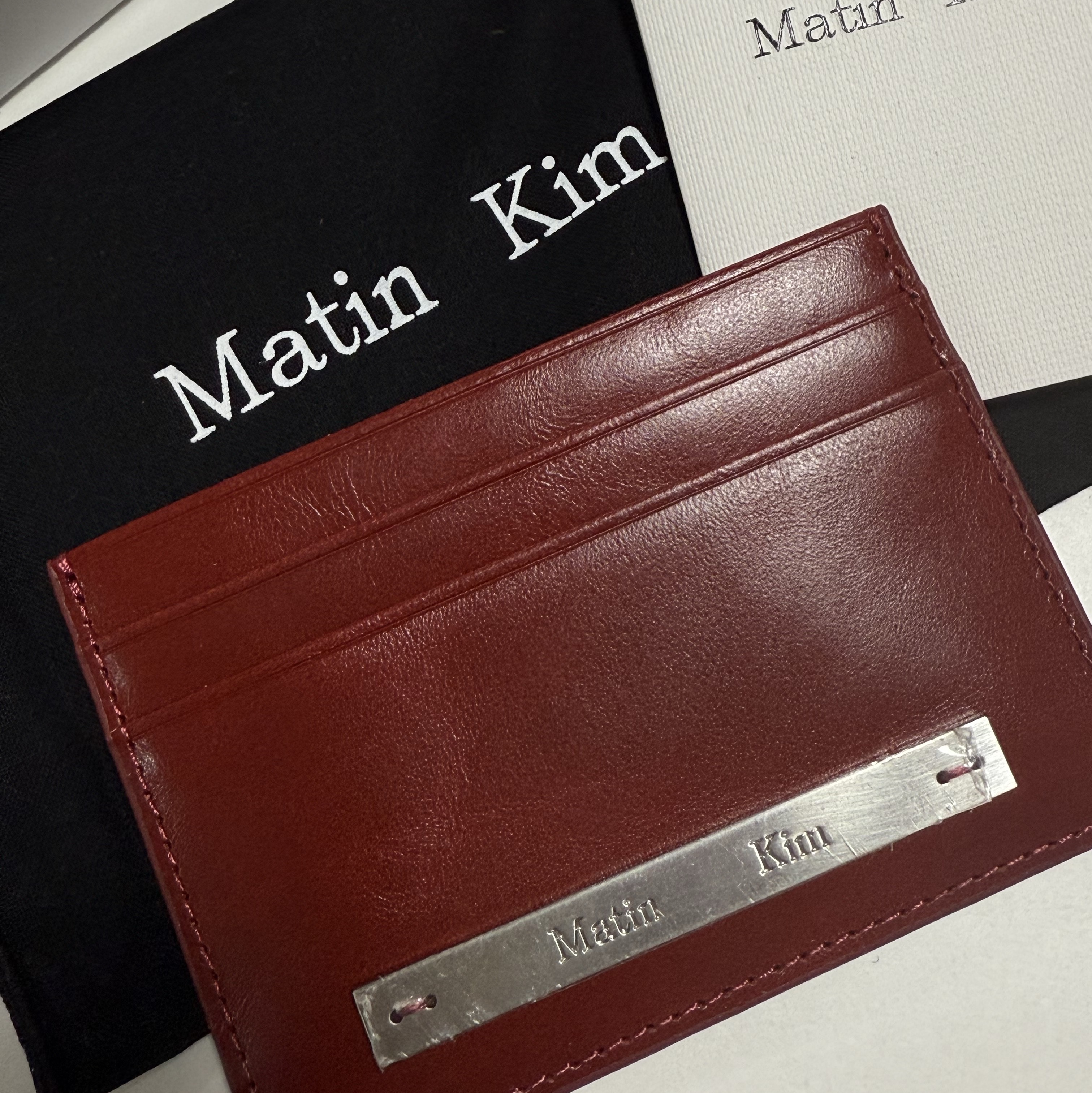 Matin Kim Vintage Card Wallet Red 착용 스타일