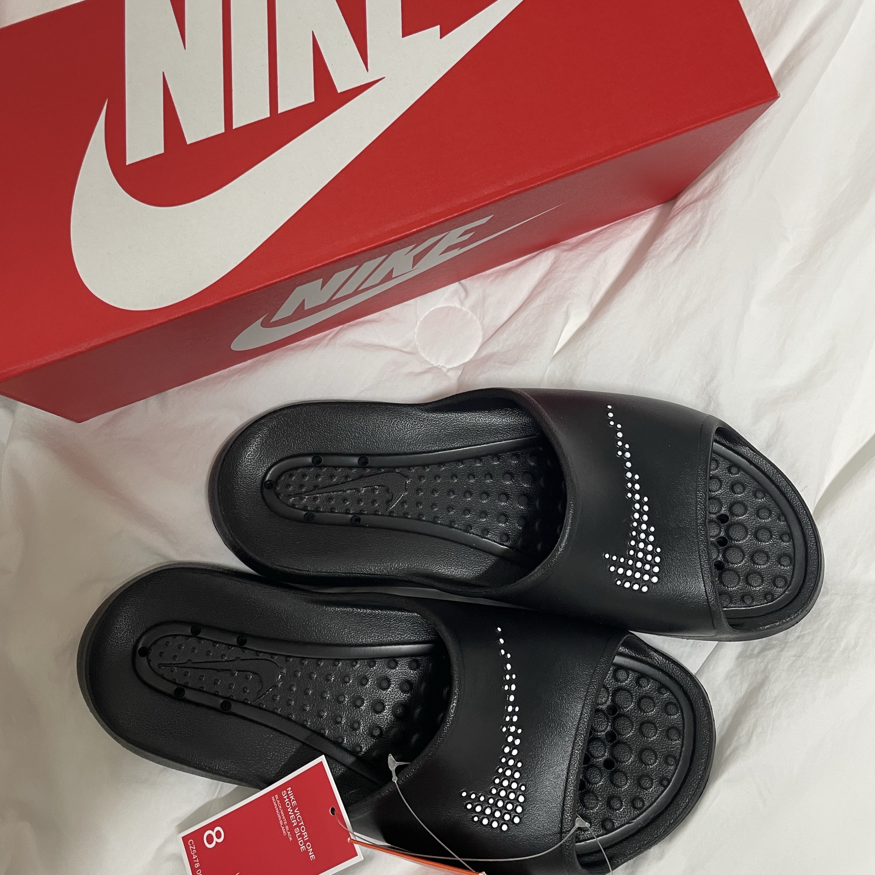 Nike Victori One Shower Slide Black 착용 스타일