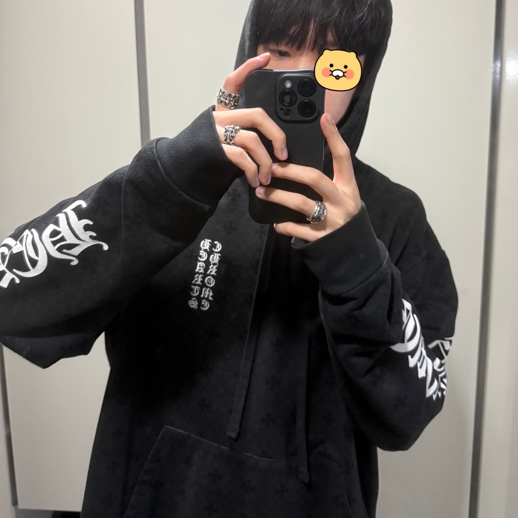 Chrome Hearts Vertical Logo FU Hoodie Black 착용 스타일