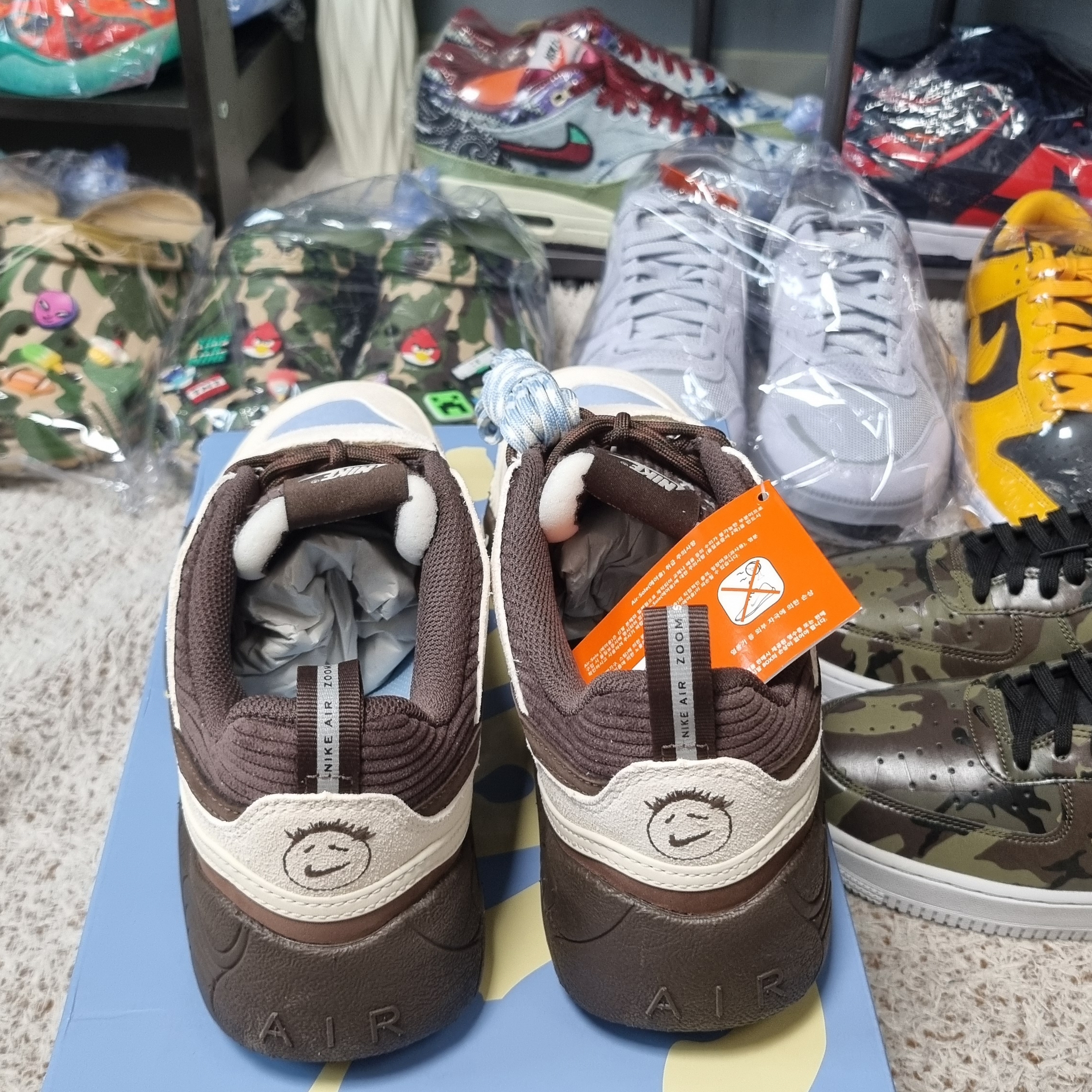 Nike x Travis Scott Zoom Field Jaxx Pale Ivory and Leche Blue 착용 스타일 - 3