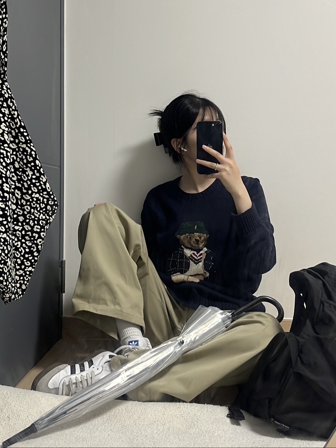 Emis 22Y Leopard Corduroy Eco Bag Black, Adidas Samba OG Cloud White 착용 스타일 - 1