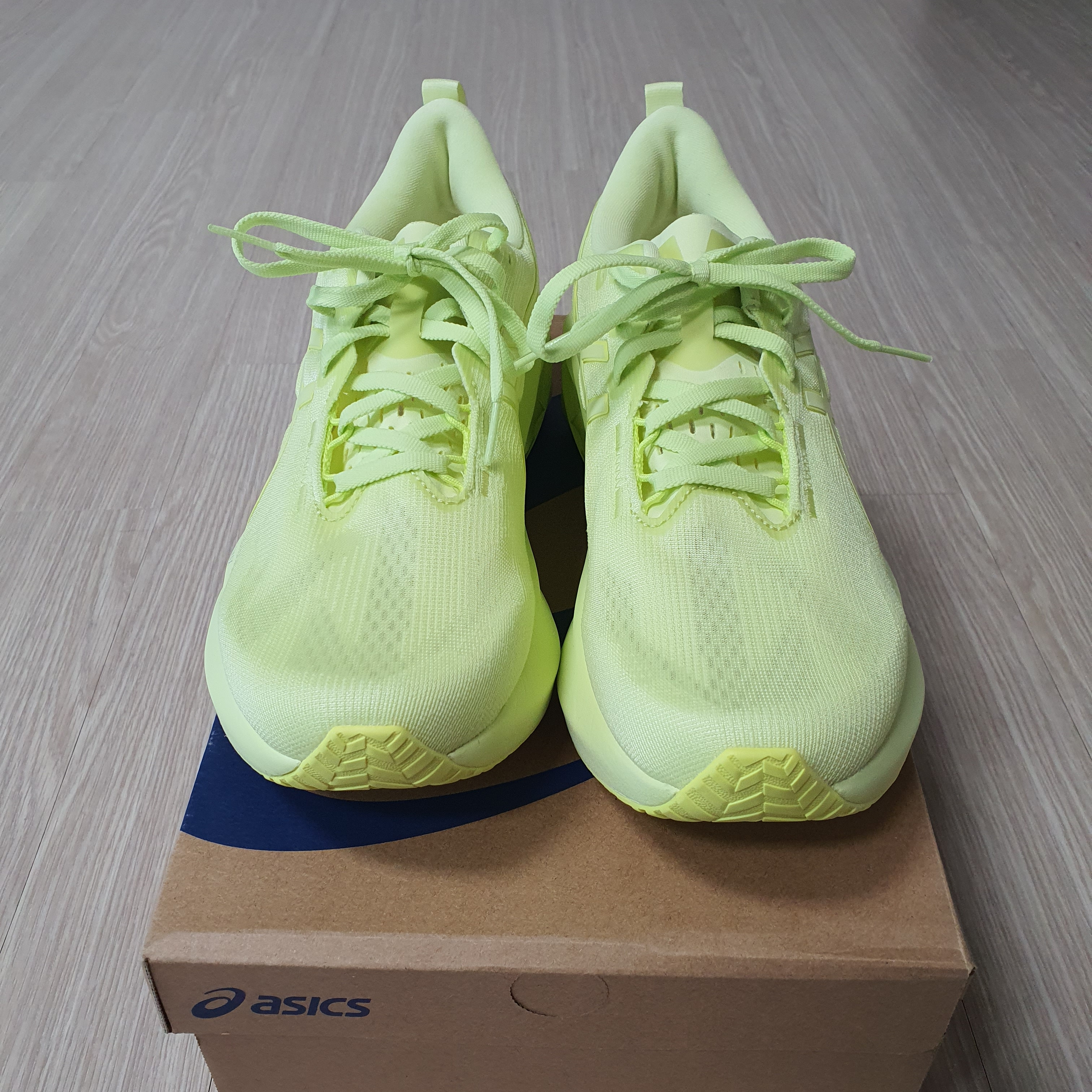 Asics Novablast 5 Lite Show Huddle Yellow 착용 스타일