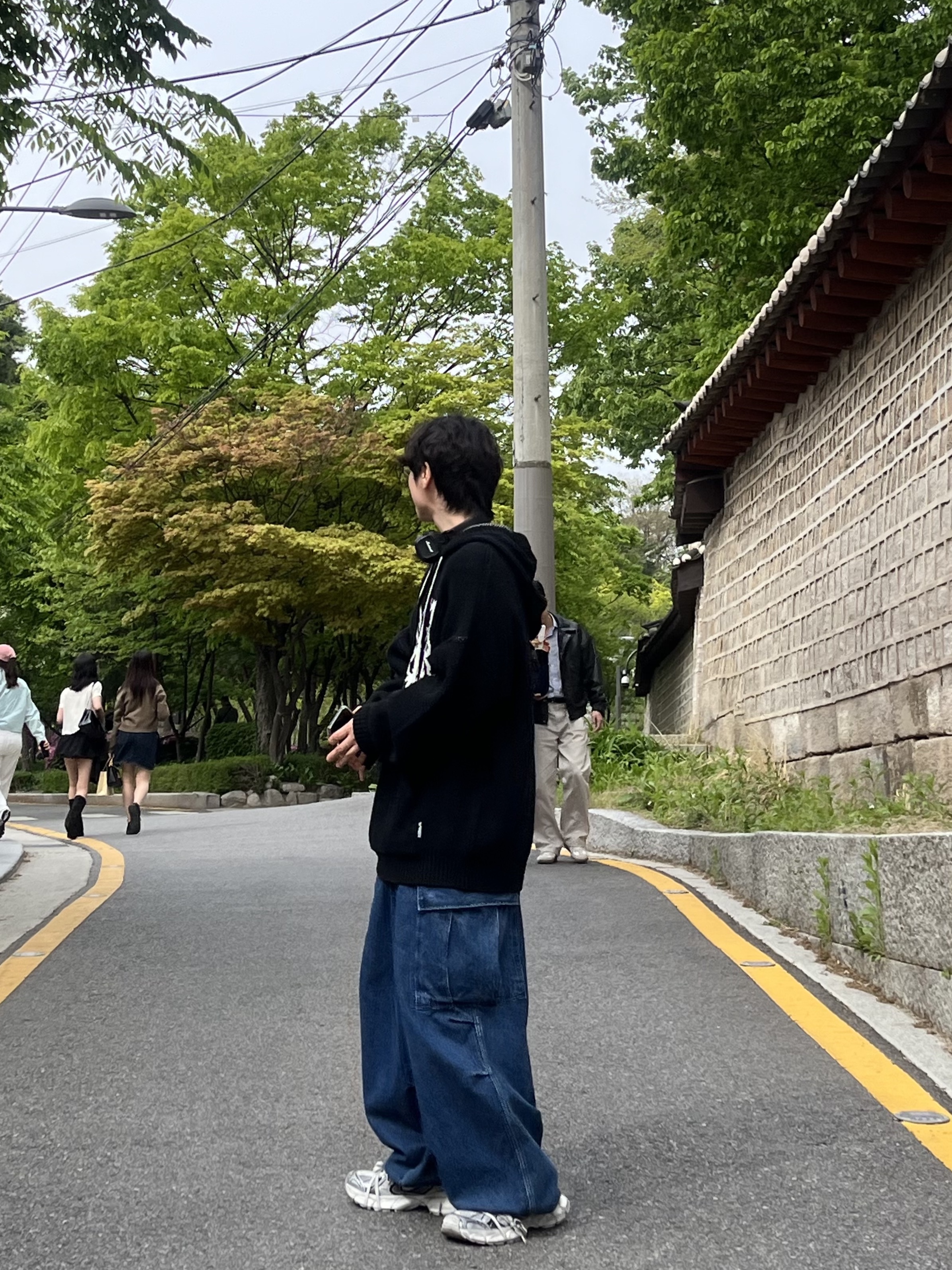Marshall Major IV Black (Korean Ver.), Balenciaga 3XL Sneakers White Black 착용 스타일