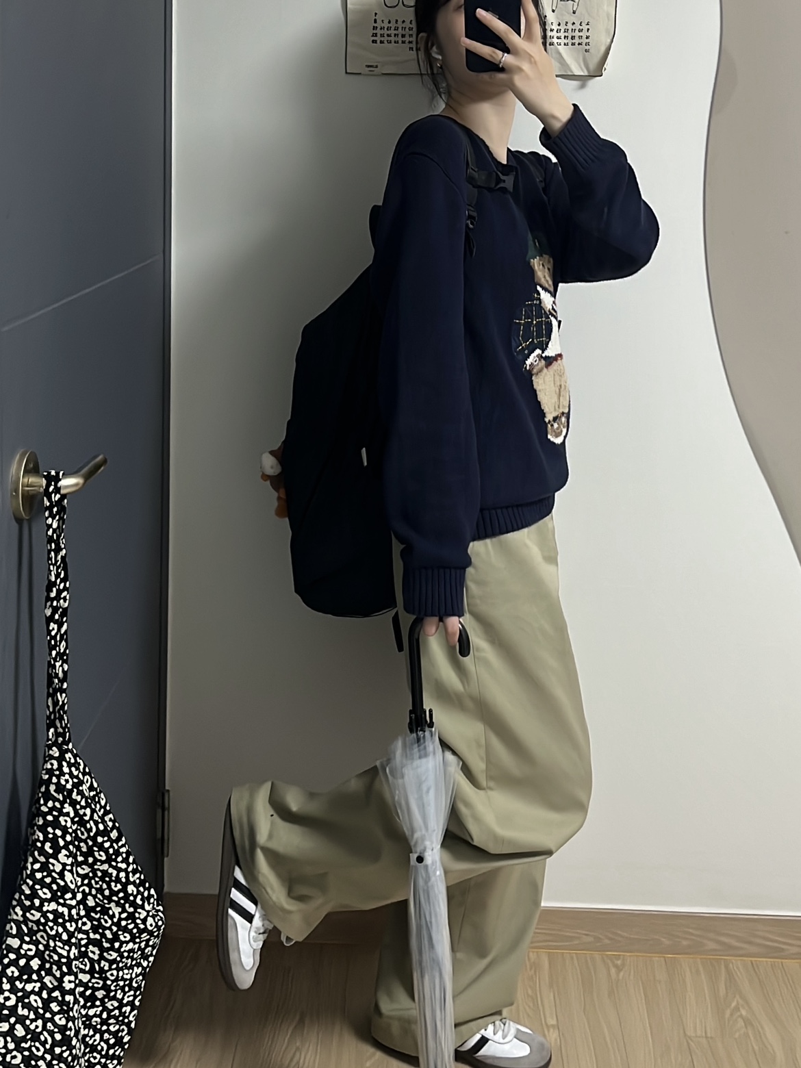 Emis 22Y Leopard Corduroy Eco Bag Black, Adidas Samba OG Cloud White 착용 스타일 - 4
