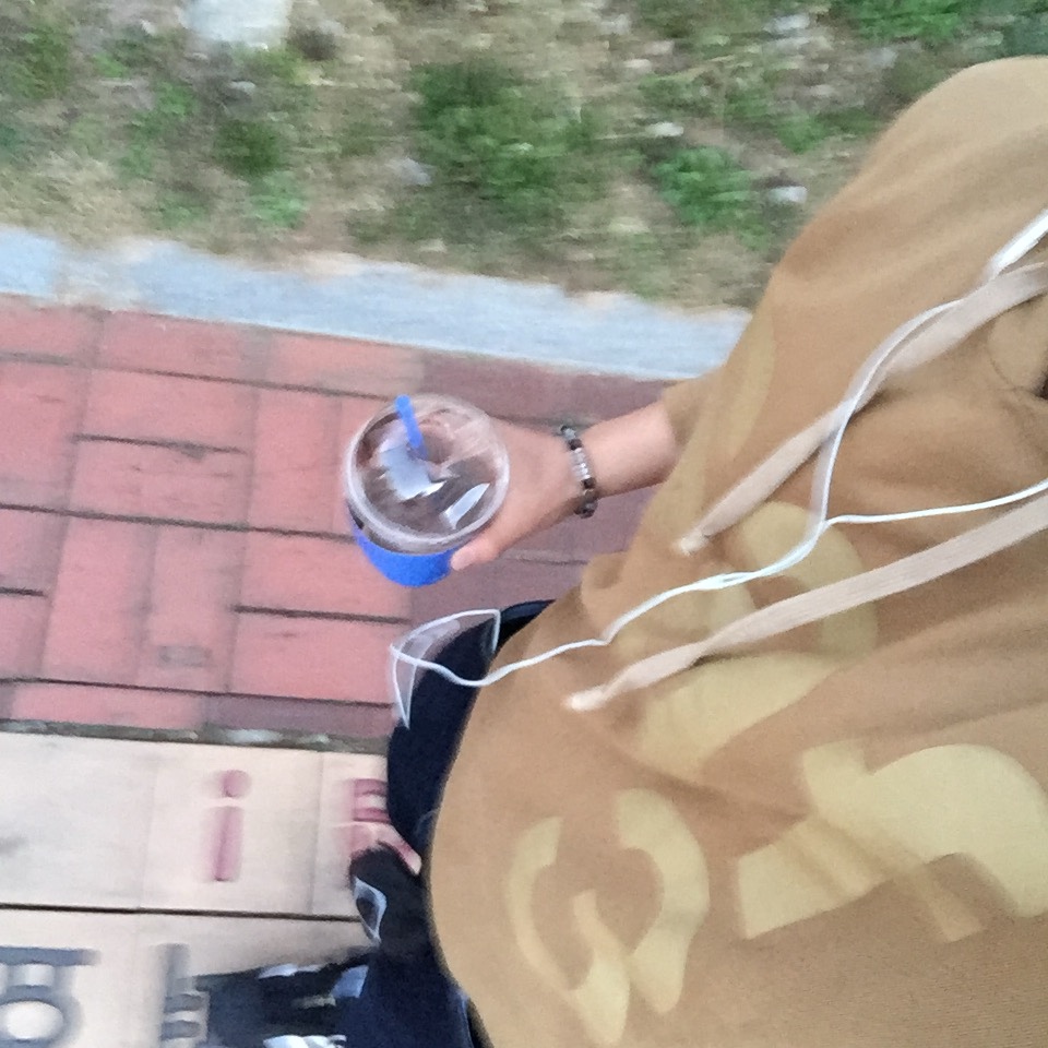 [KREAM 단독] Safarispot Basic Safari Hoodie Sand, Mischief Rhombus Carabiner Pouch Black 착용 스타일