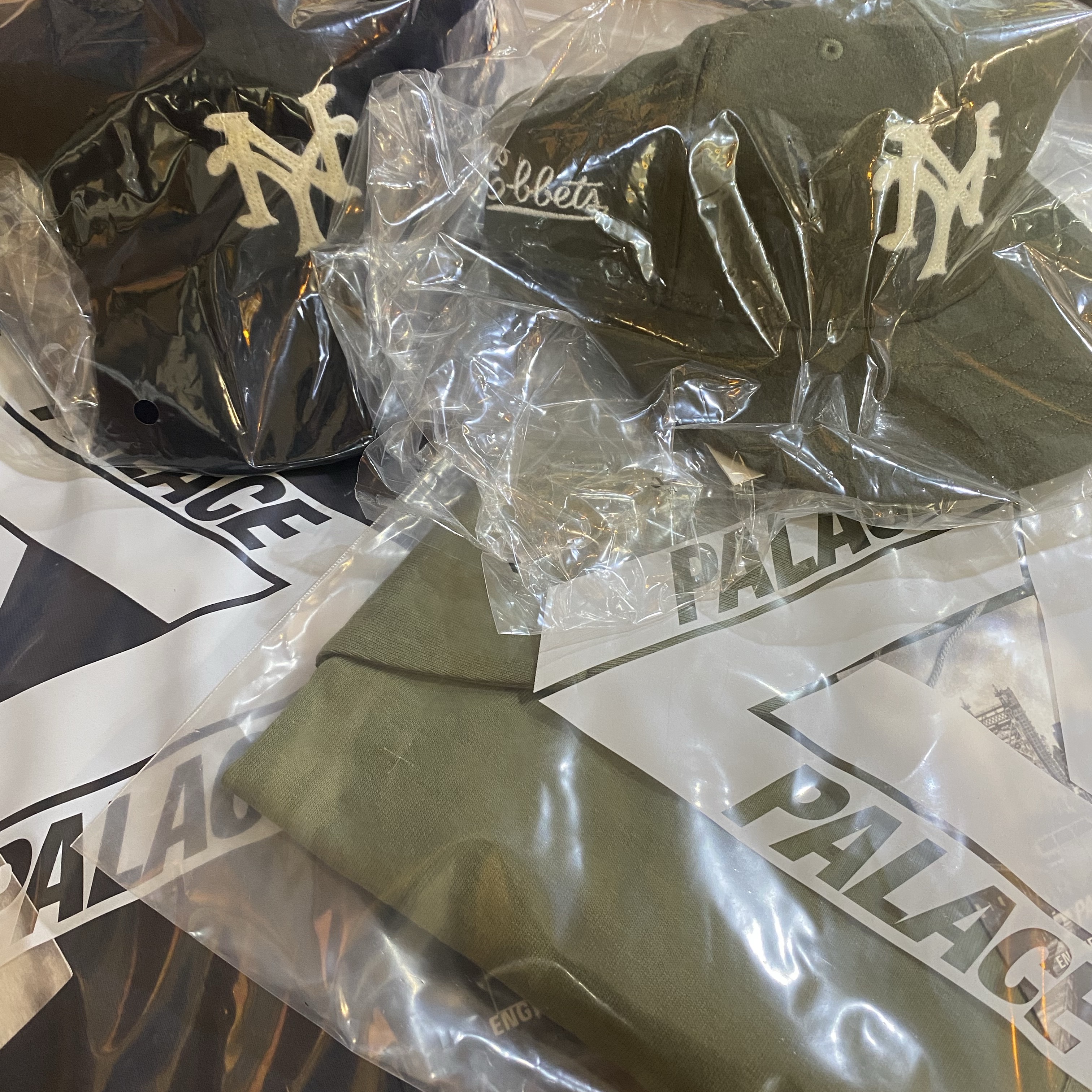 Palace x Engineered Garments Ebbets 6-Panel Navy - 25SS, Palace x Engineered Garments T-Shirt Navy - 25SS 착용 스타일