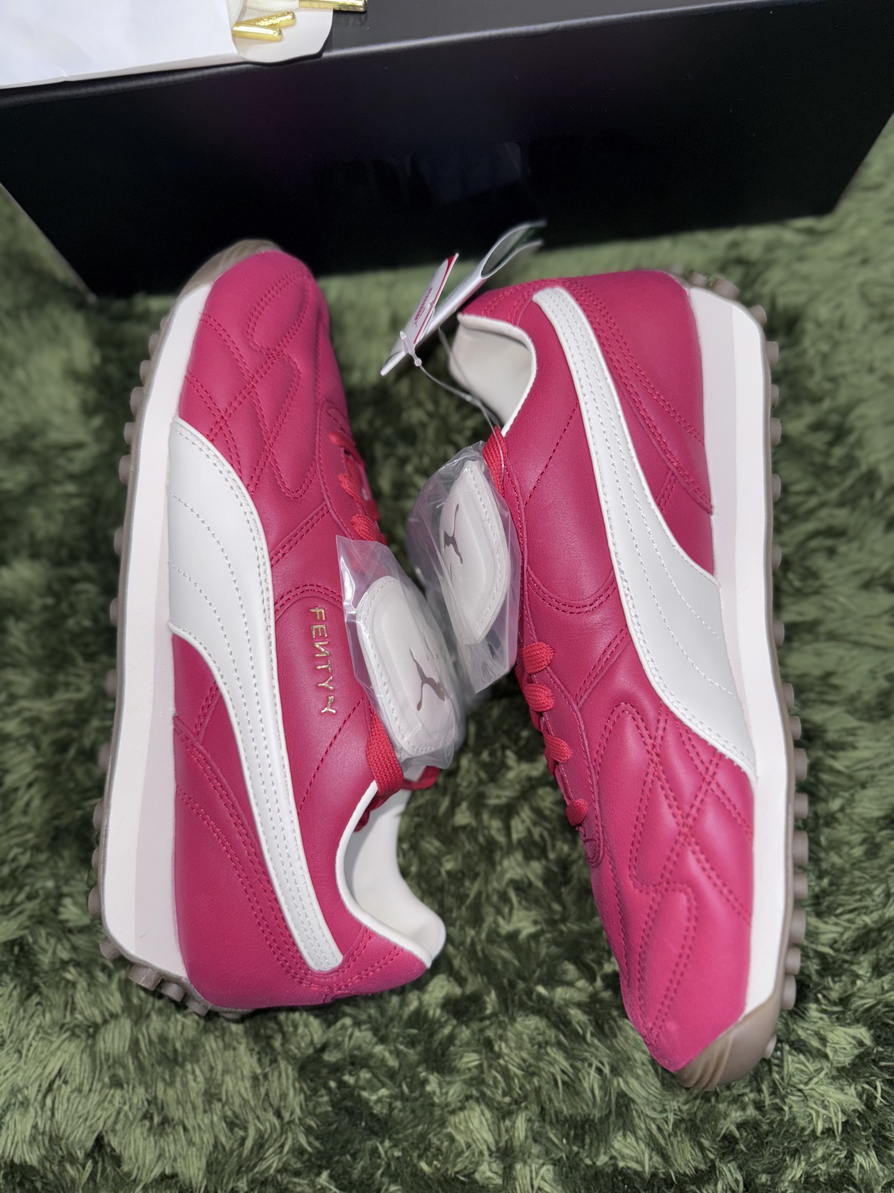 Puma x Fenty Avanti L Club Red Gum 착용 스타일 - 4
