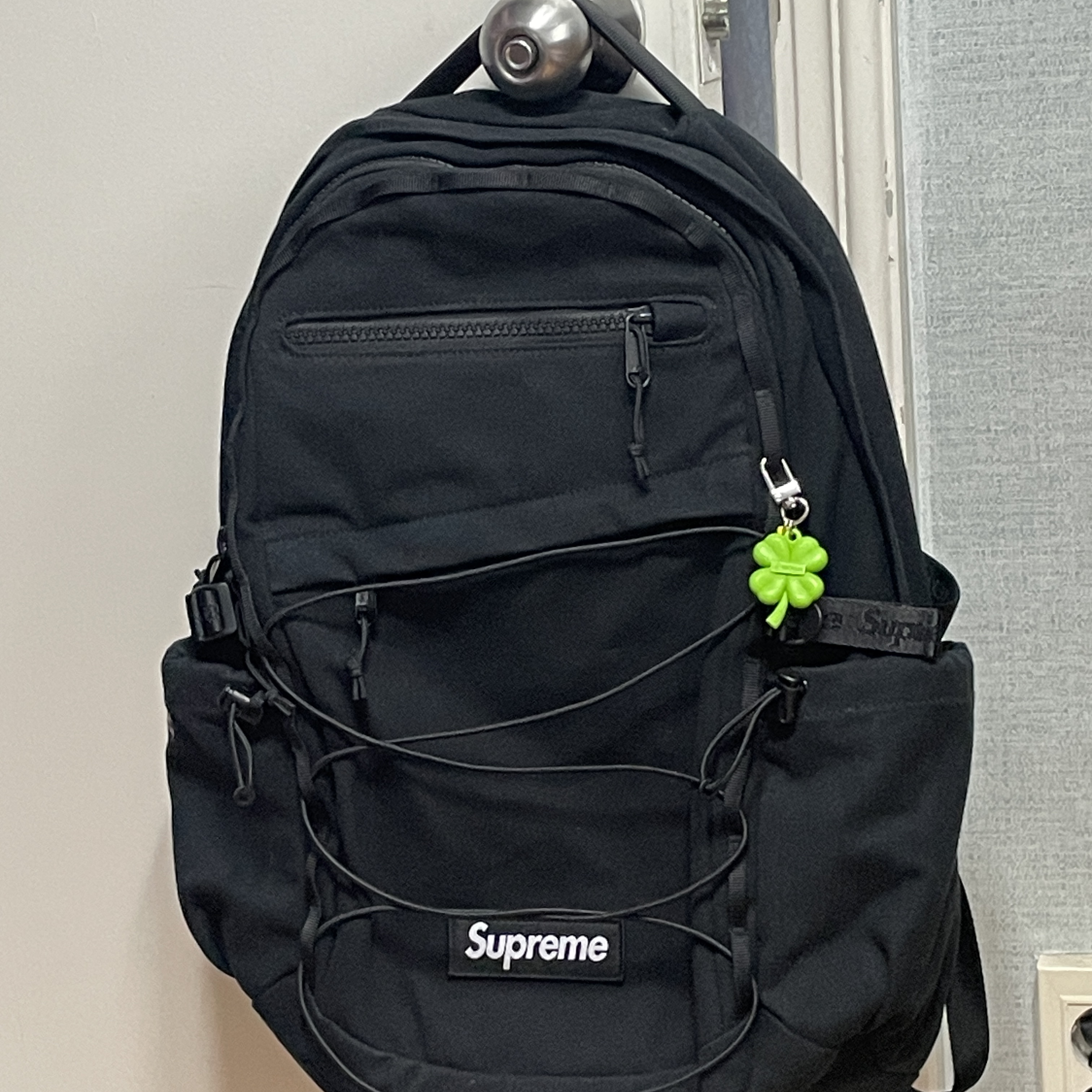 Supreme Backpack Black - 25SS 착용 스타일