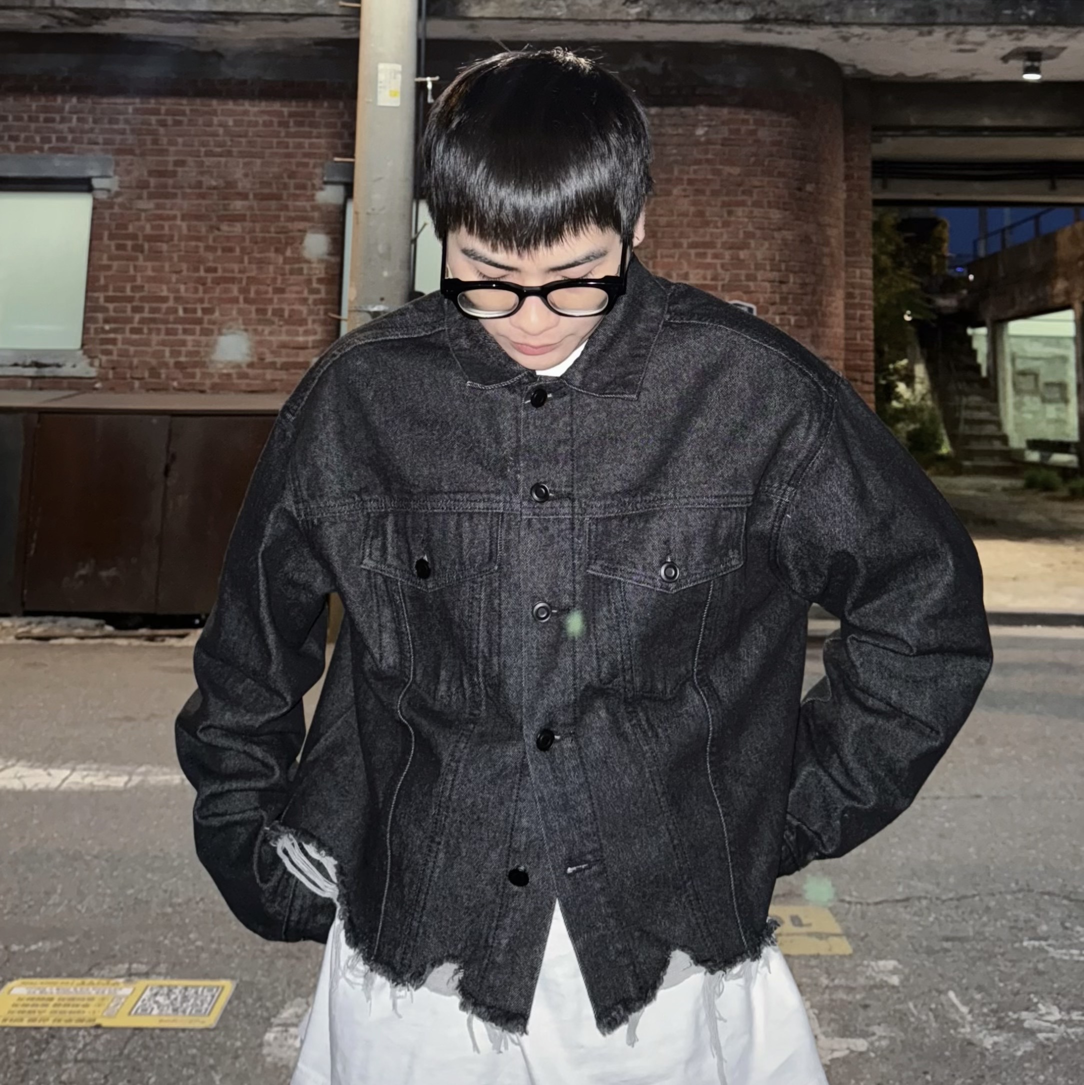 MUCENT Crop Damage Denim Jacket Black, Supreme Coated Denim Camp Cap Black - 24SS 착용 스타일 - 1