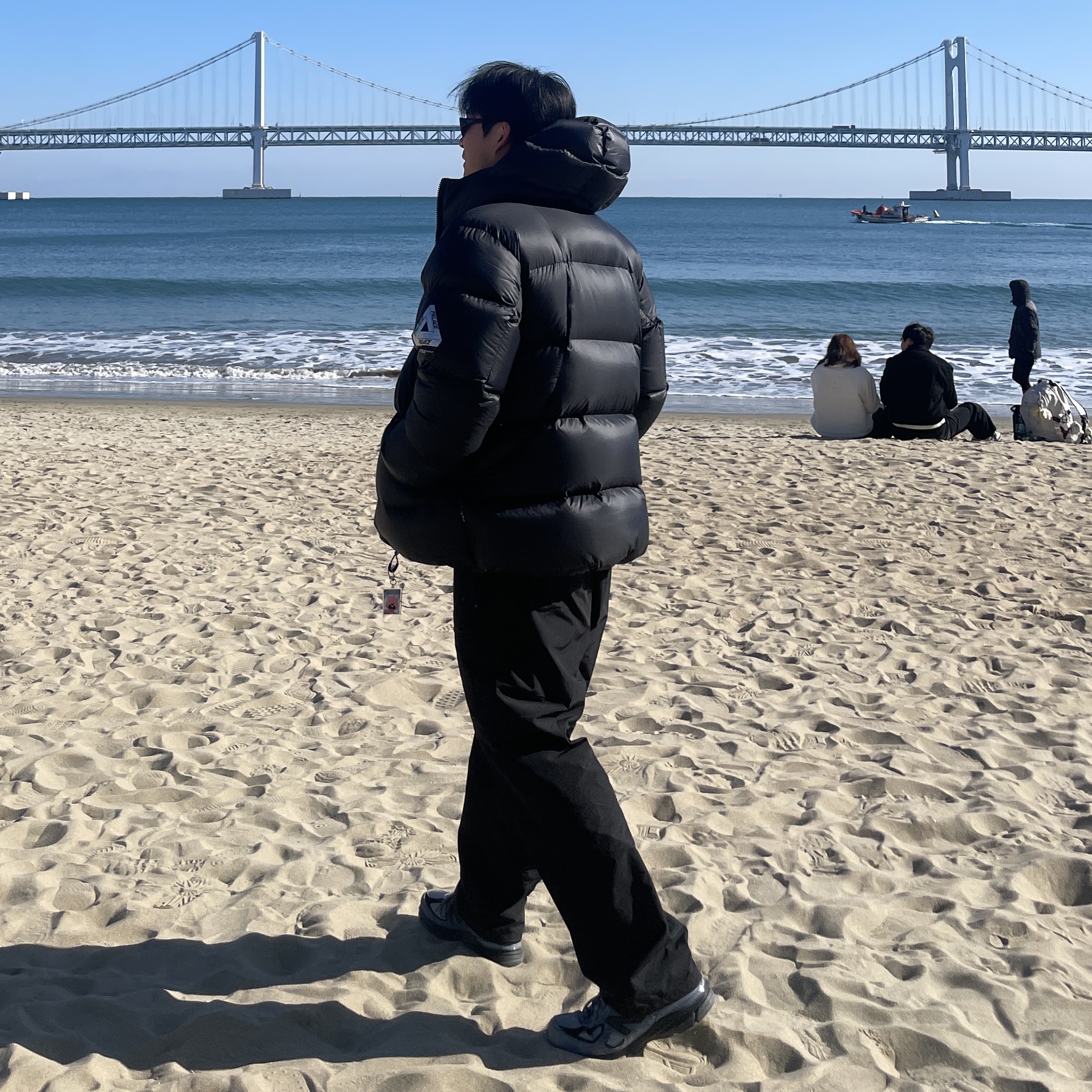 Palace Pertex Opaque Balaclava Puffa Black - 24FW, New Balance 990v4 Made in USA Arctic Grey 착용 스타일