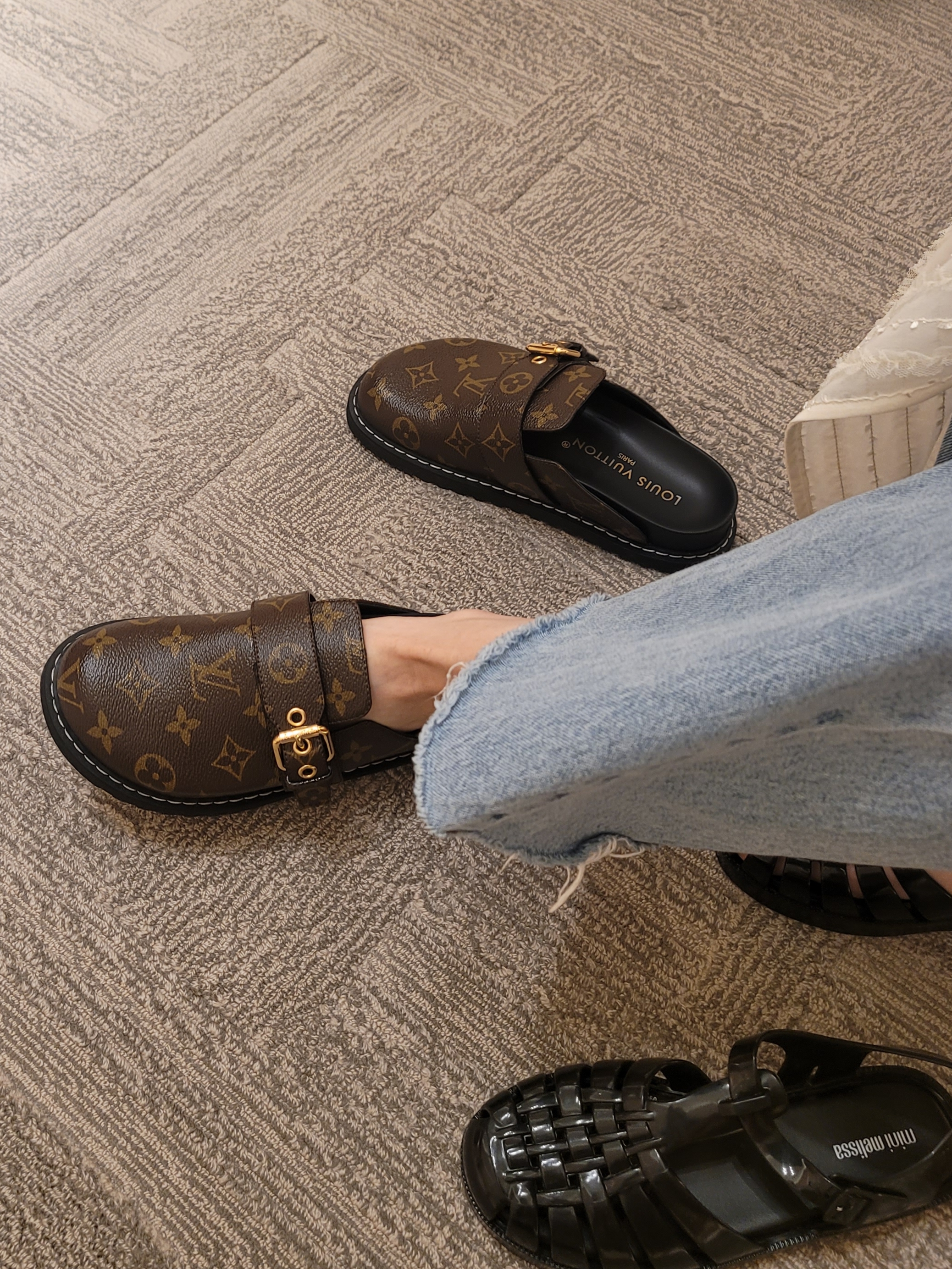 Adidas Yeezy Foam RNNR Vermilion, Cartier Juste un Clou Bracelet Small Yellow Gold 착용 스타일 - 2