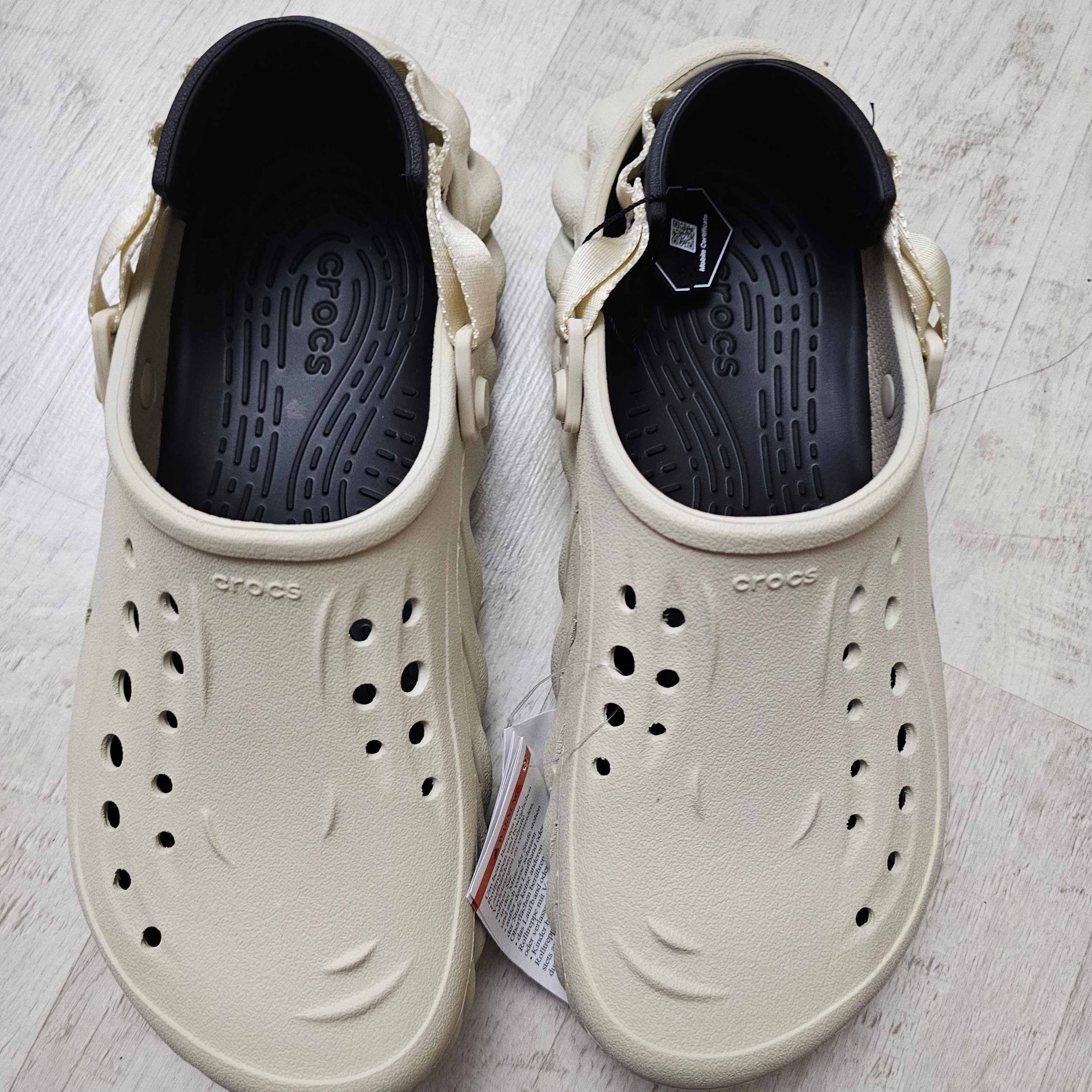 Crocs Echo Clog Bone Black 착용 스타일 - 4