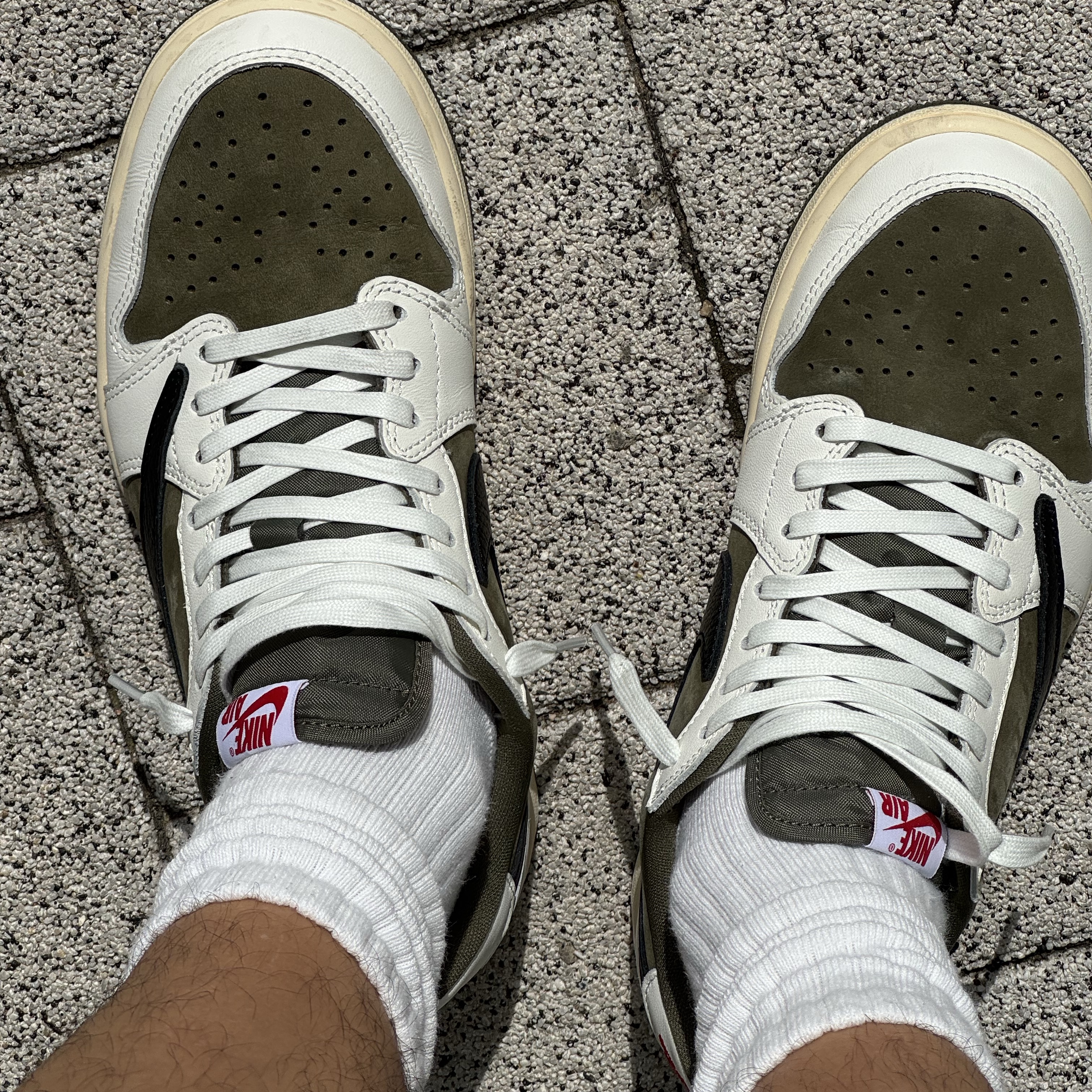 (W) Jordan 1 x Travis Scott Retro Low OG SP Medium Olive 착용 스타일
