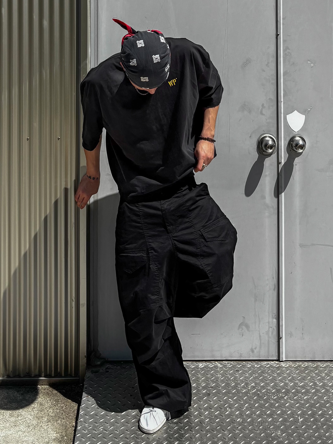 Wapworks Utility 3T Lite Cargo black, Adidas Stan Smith Decon Cloud White Green 착용 스타일 - 1