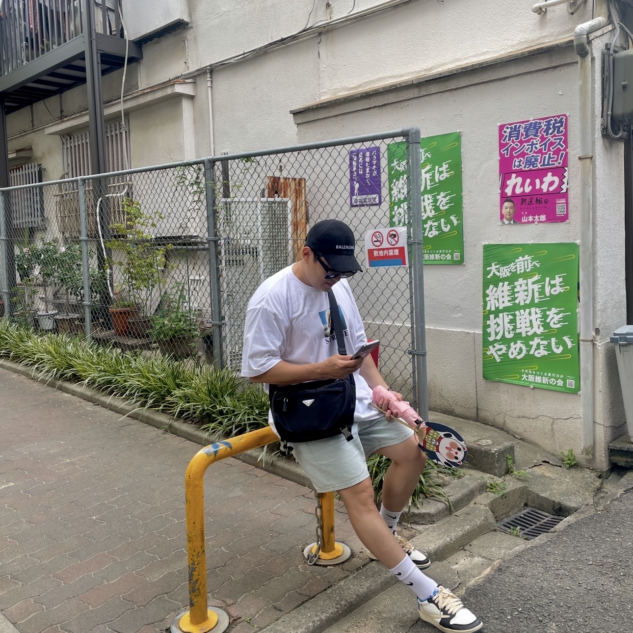 Supreme Kurt Cobain T-Shirt White - 23SS, Jordan 1 x Travis Scott x Fragment Retro Low OG SP Military Blue 착용 스타일