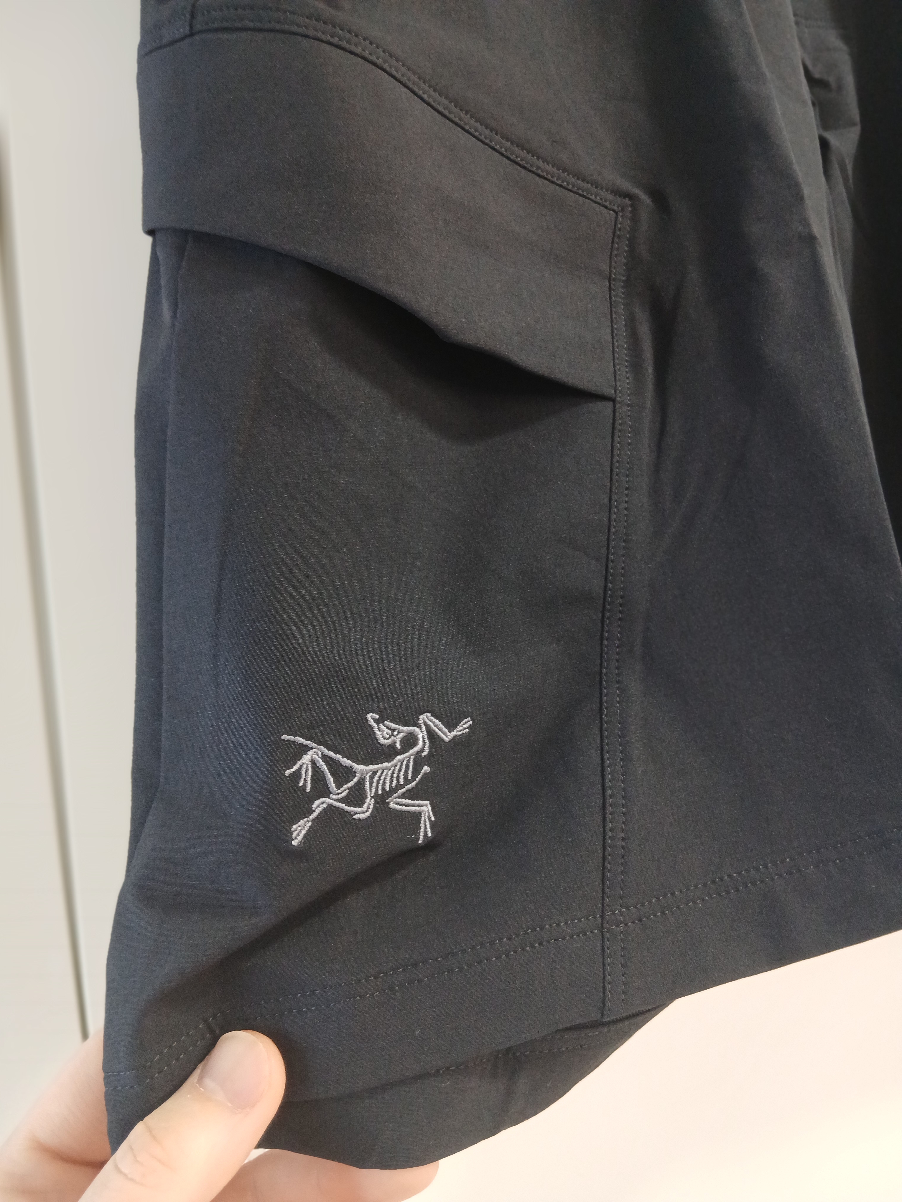 Arc'teryx Rampart Shorts 9 Inch Black 착용 스타일 - 5
