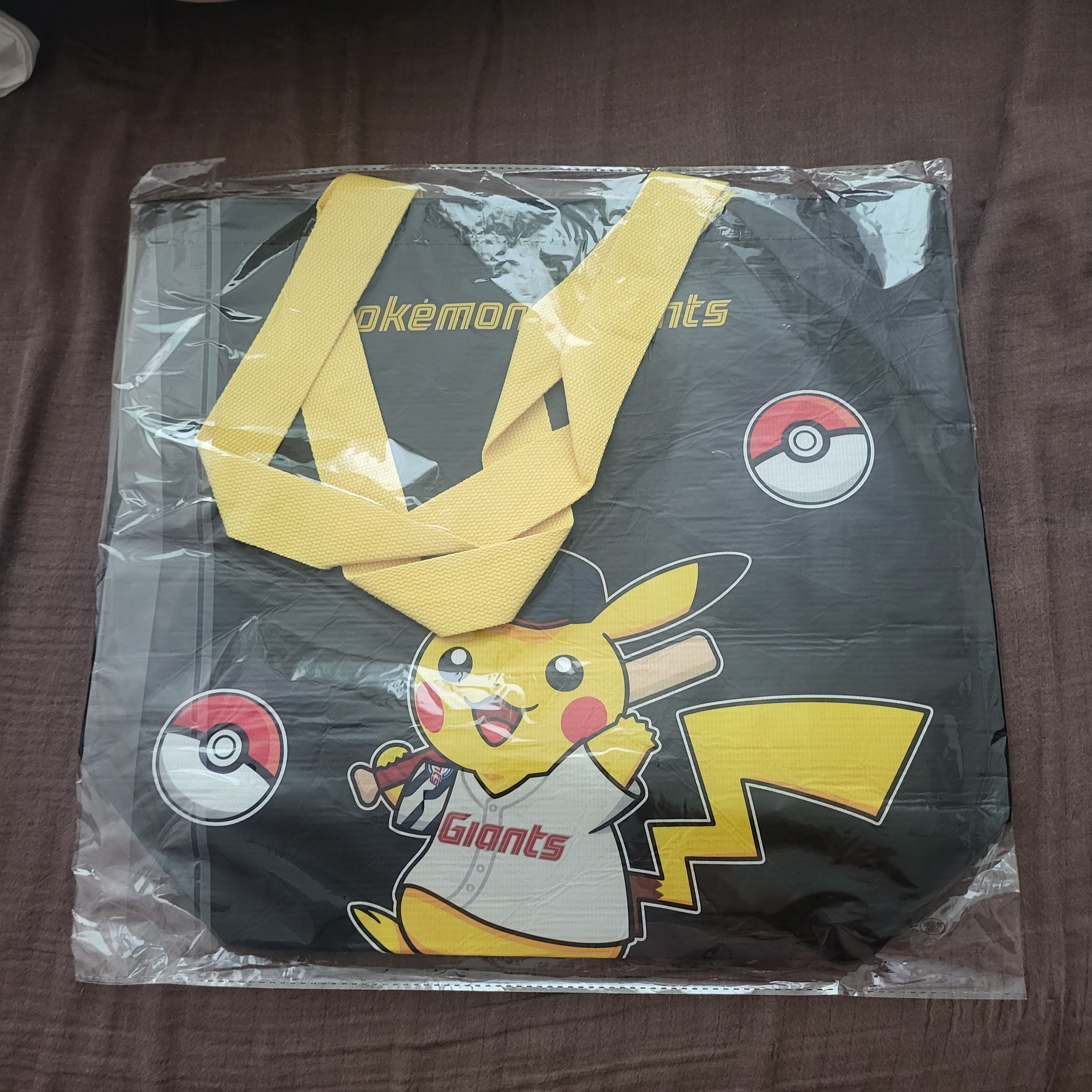 Pokemon x Lotte Giants Pikachu Tarpaulin Bag Black 착용 스타일 - 2