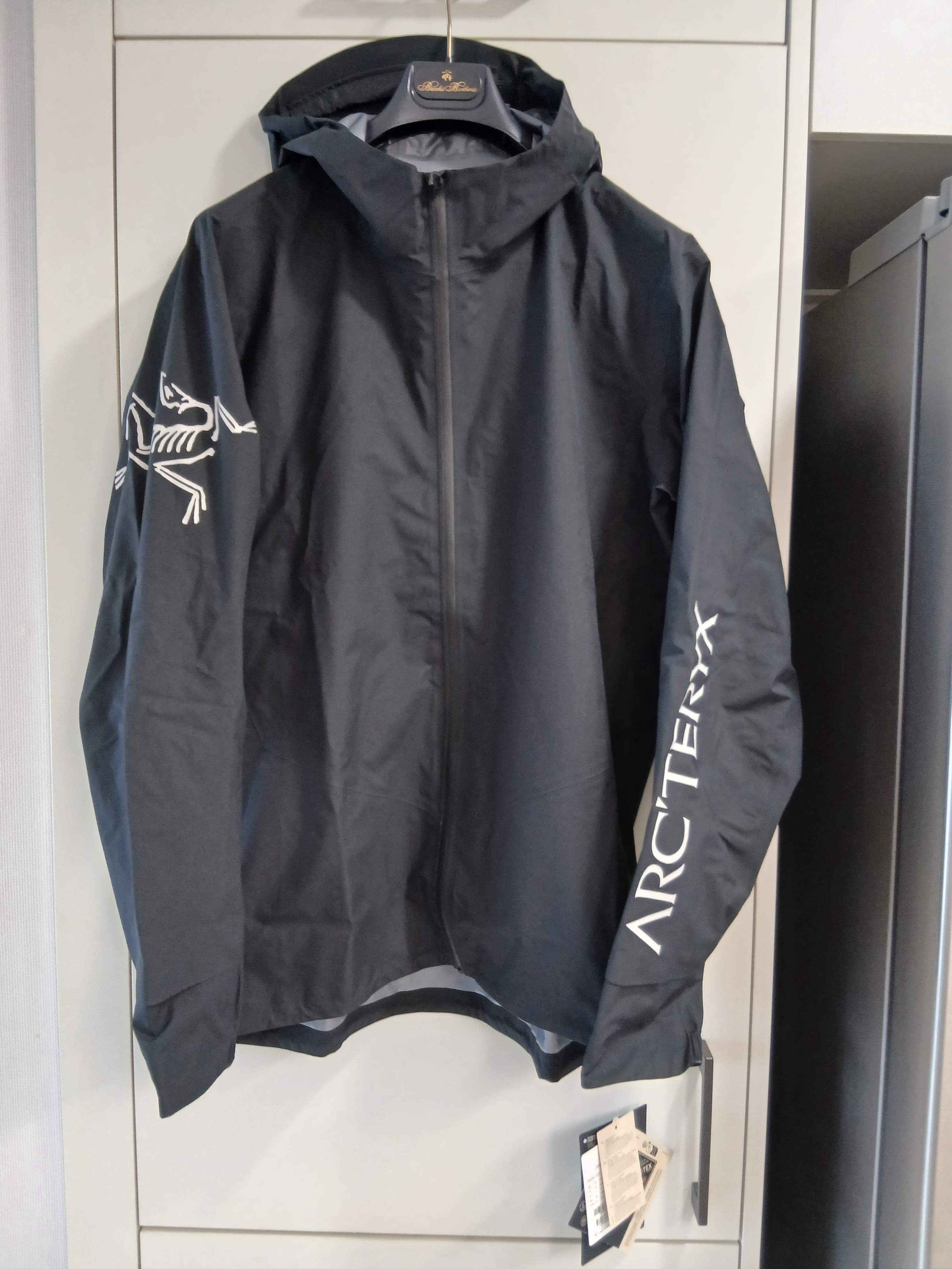 Arc'teryx Norvan Jacket Black 착용 스타일 - 1