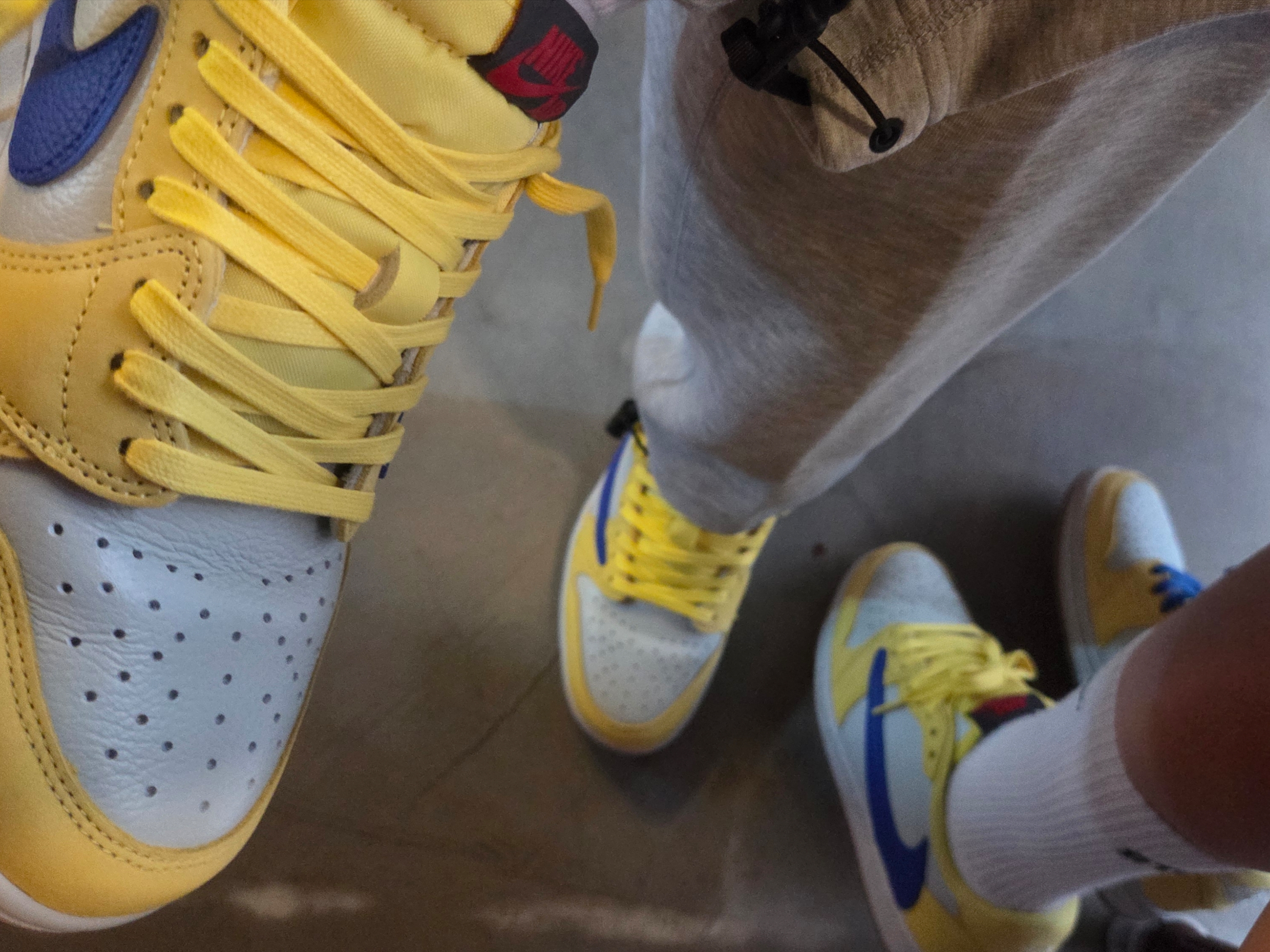 (W) Jordan 1 x Travis Scott Retro Low OG SP Canary 착용 스타일